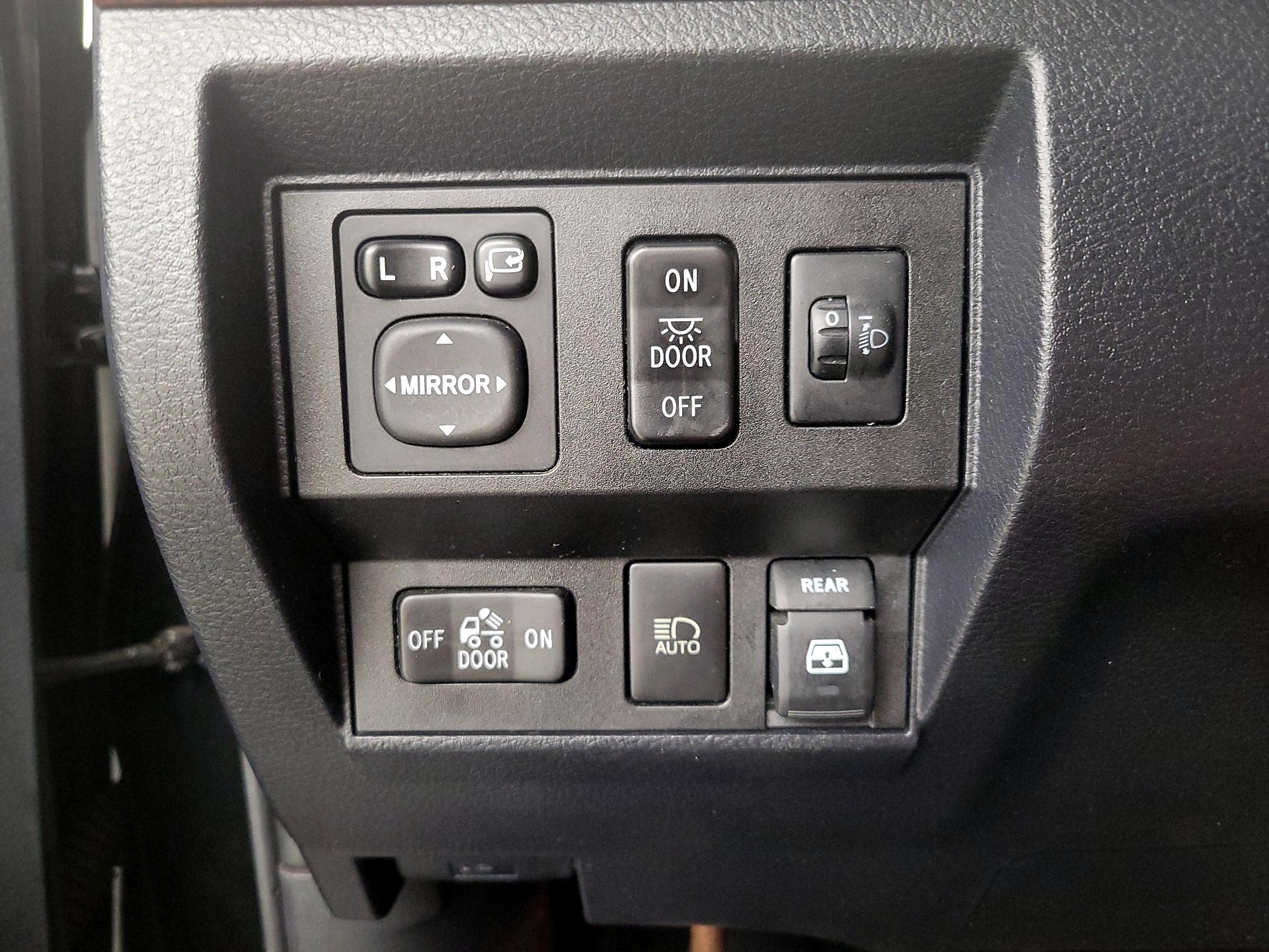 Thumbnail: 2018 Toyota Tundra - 13