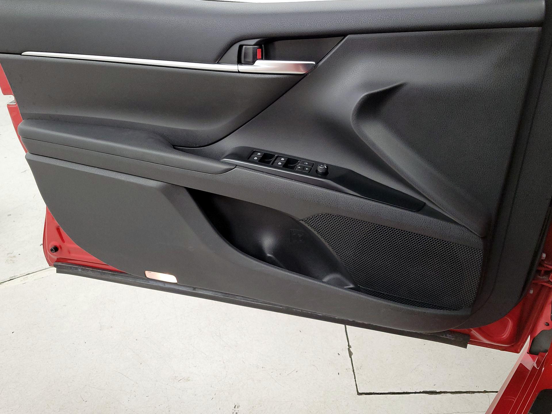 Thumbnail: 2019 Toyota Camry - 12