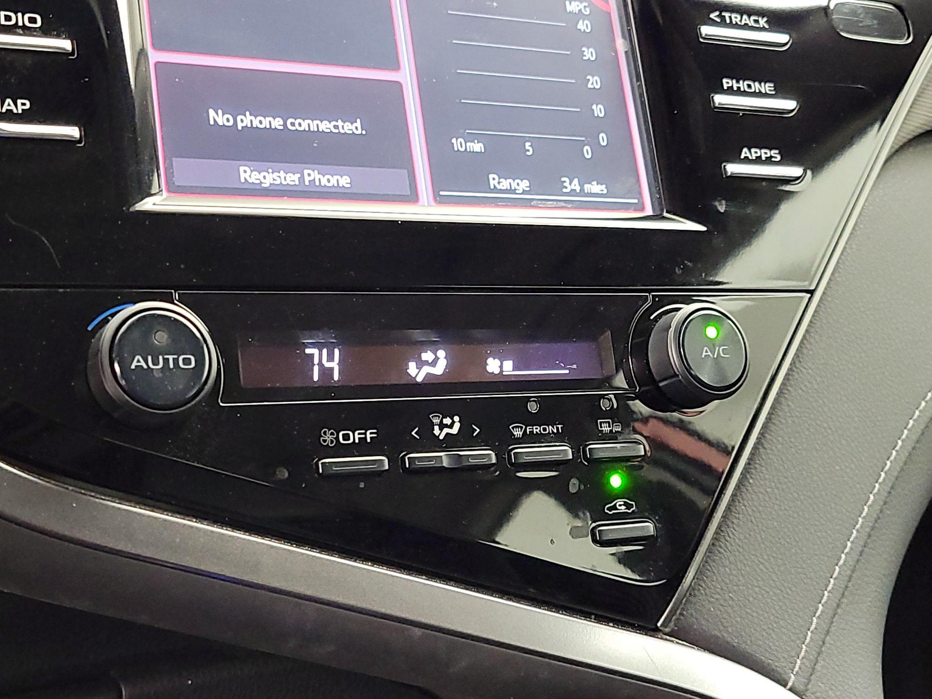 Thumbnail: 2019 Toyota Camry - 16