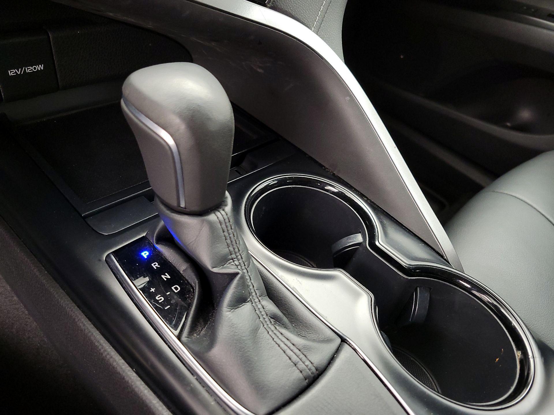 Thumbnail: 2019 Toyota Camry - 17