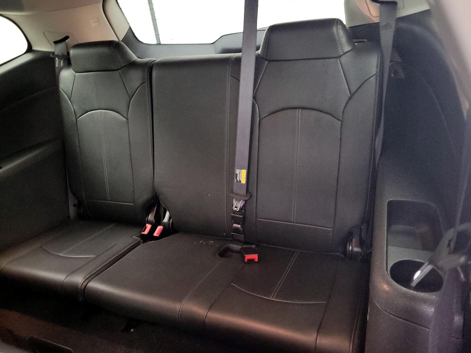 Thumbnail: 2015 Chevrolet Traverse - 19
