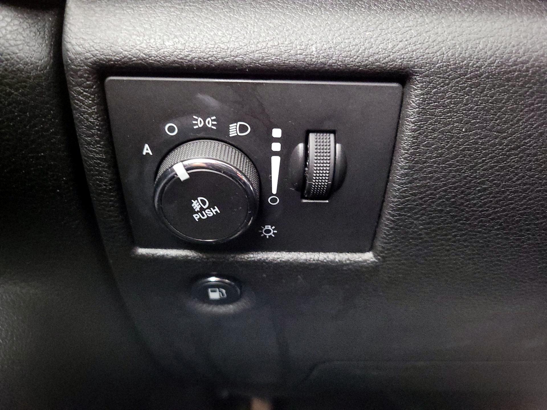 Thumbnail: 2014 Jeep Grand Cherokee - 13