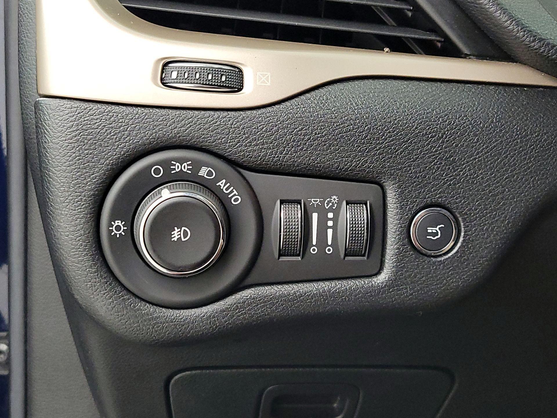 Thumbnail: 2014 Jeep Cherokee - 13