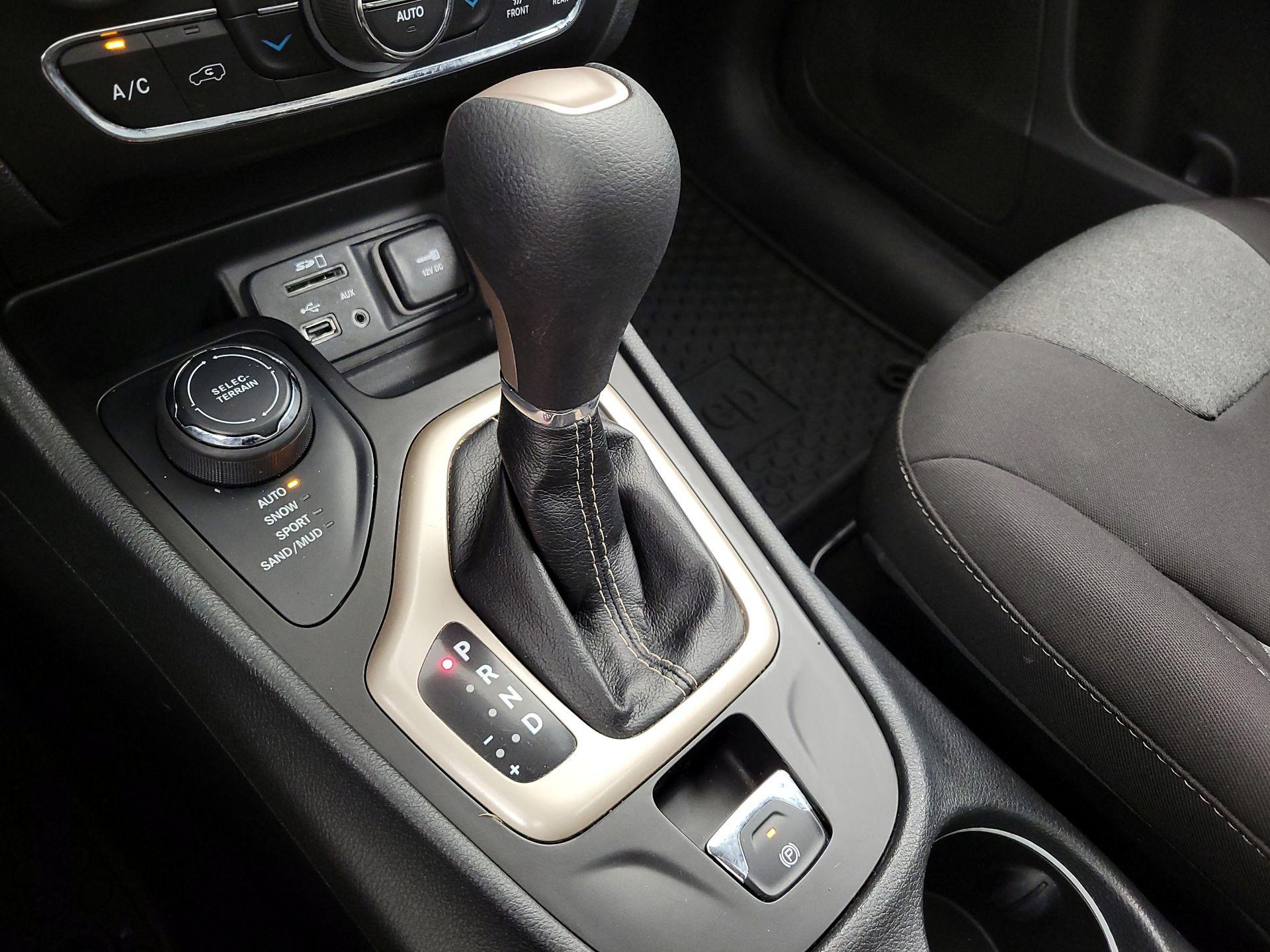 Thumbnail: 2014 Jeep Cherokee - 17