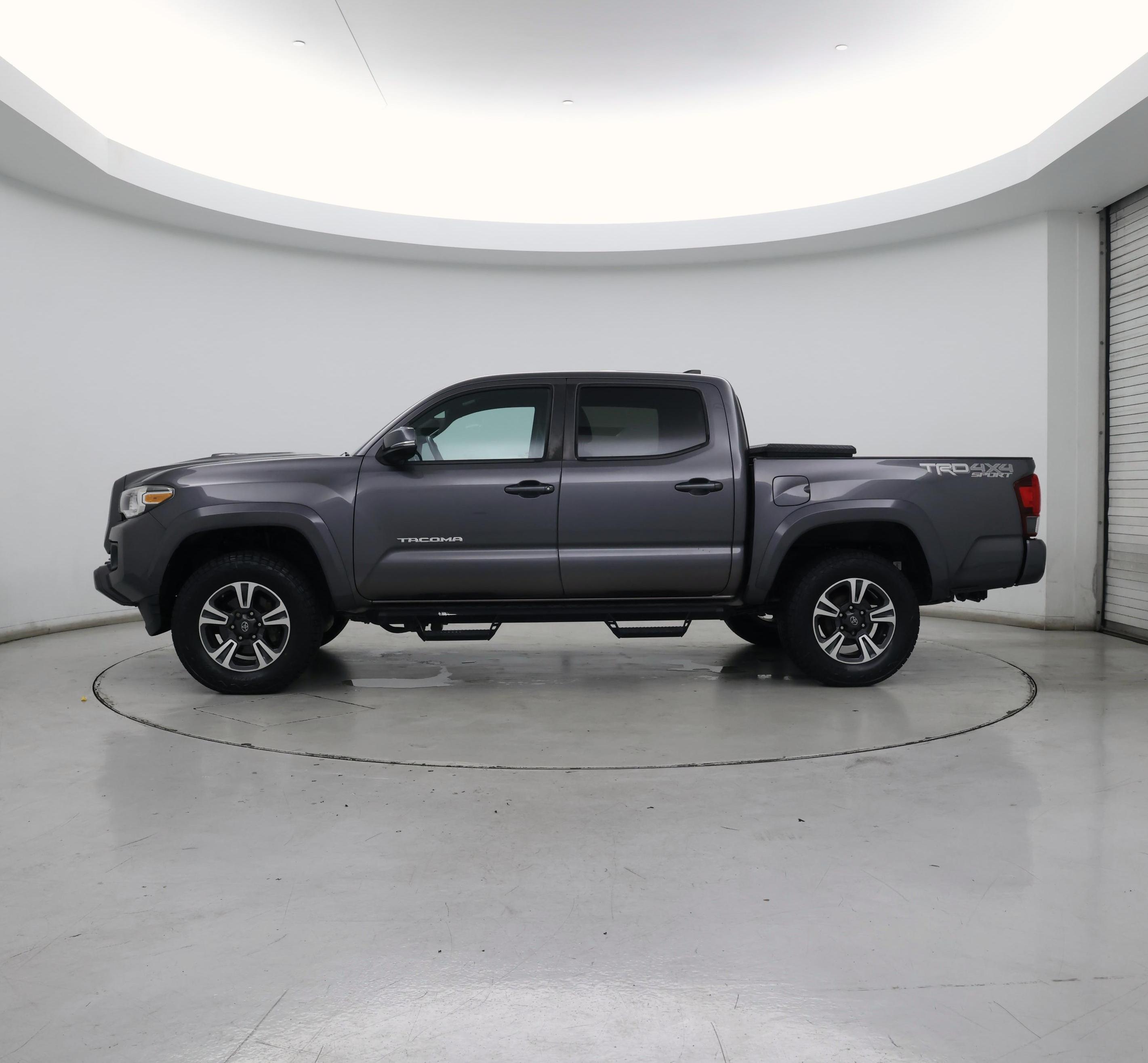 Thumbnail: 2019 Toyota Tacoma - 3