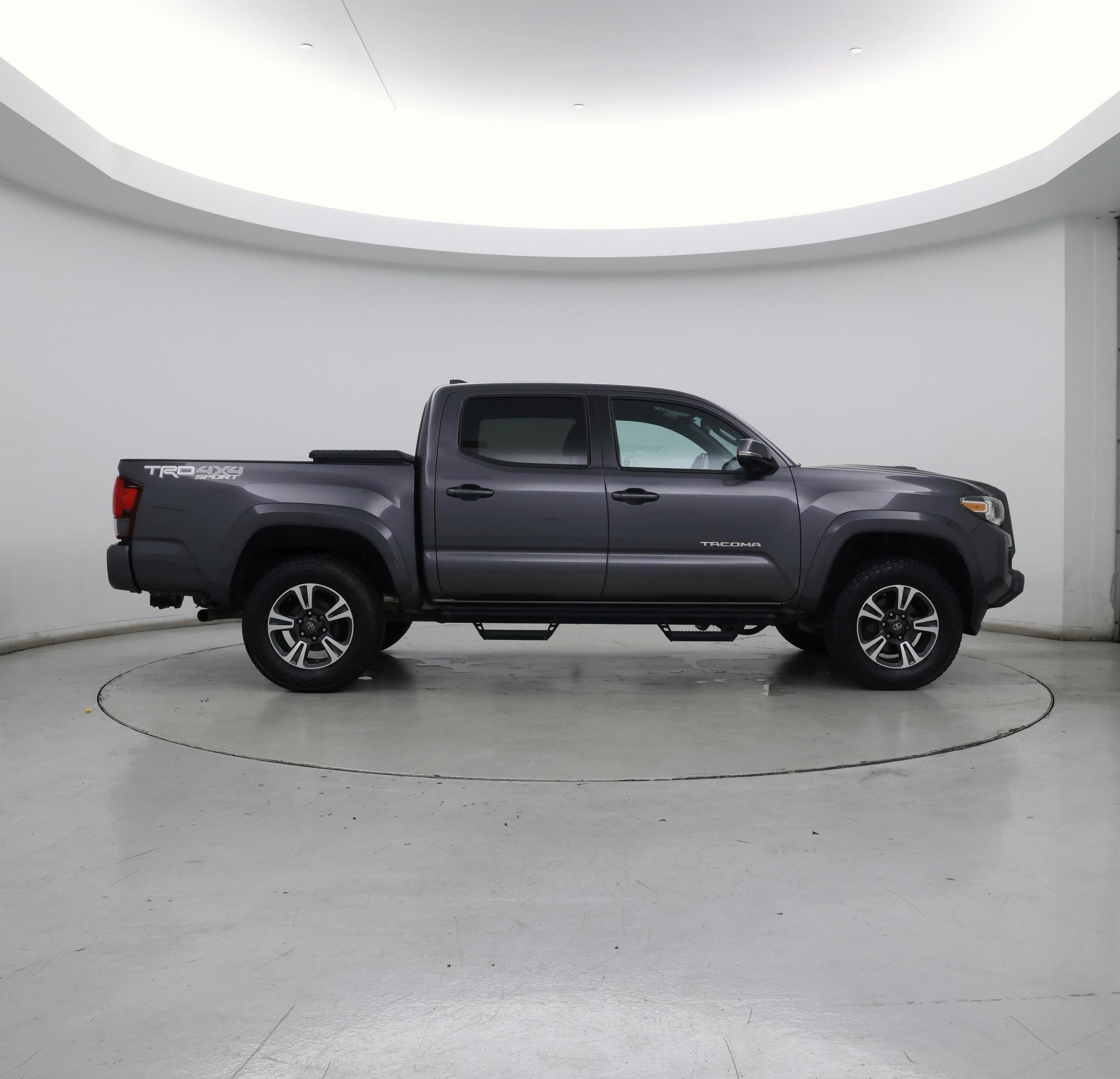 Thumbnail: 2019 Toyota Tacoma - 7