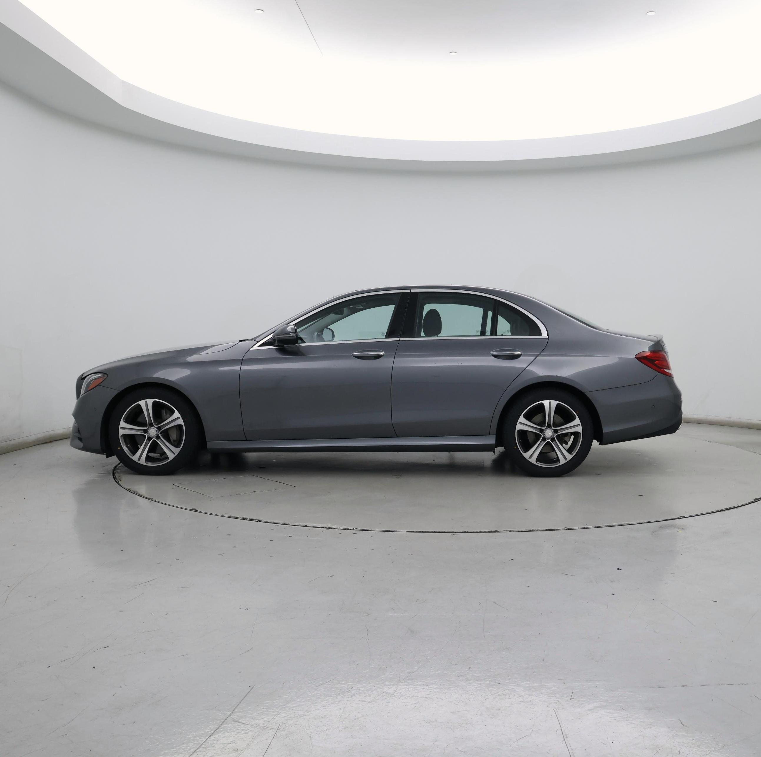Thumbnail: 2017 Mercedes-Benz E-Class - 3
