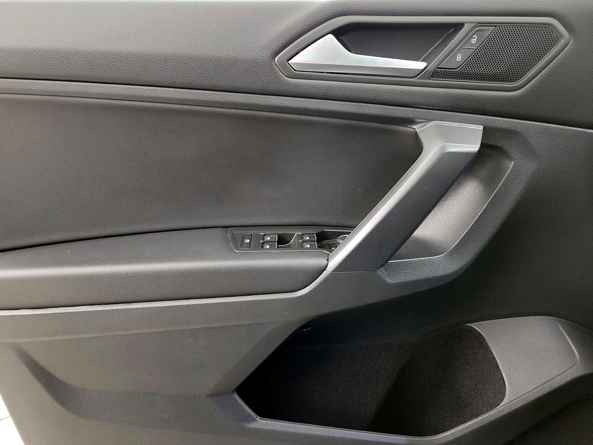 Thumbnail: 2021 Volkswagen Tiguan - 12