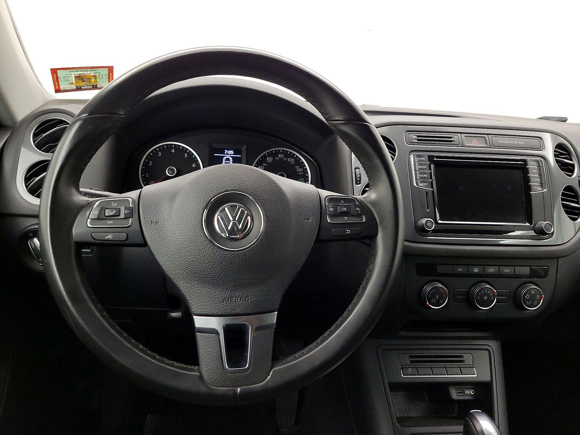 Thumbnail: 2018 Volkswagen Tiguan - 10