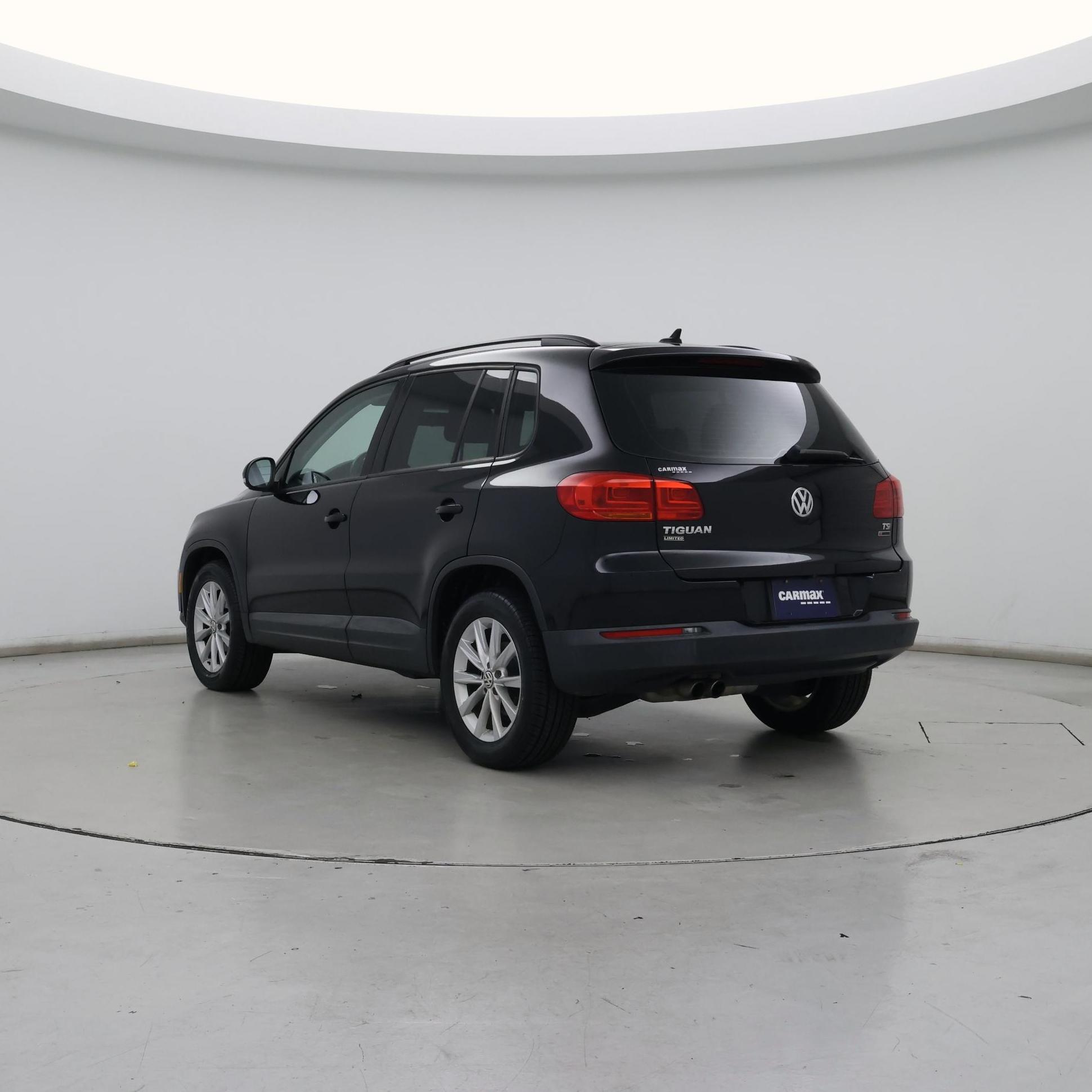 Thumbnail: 2018 Volkswagen Tiguan - 2