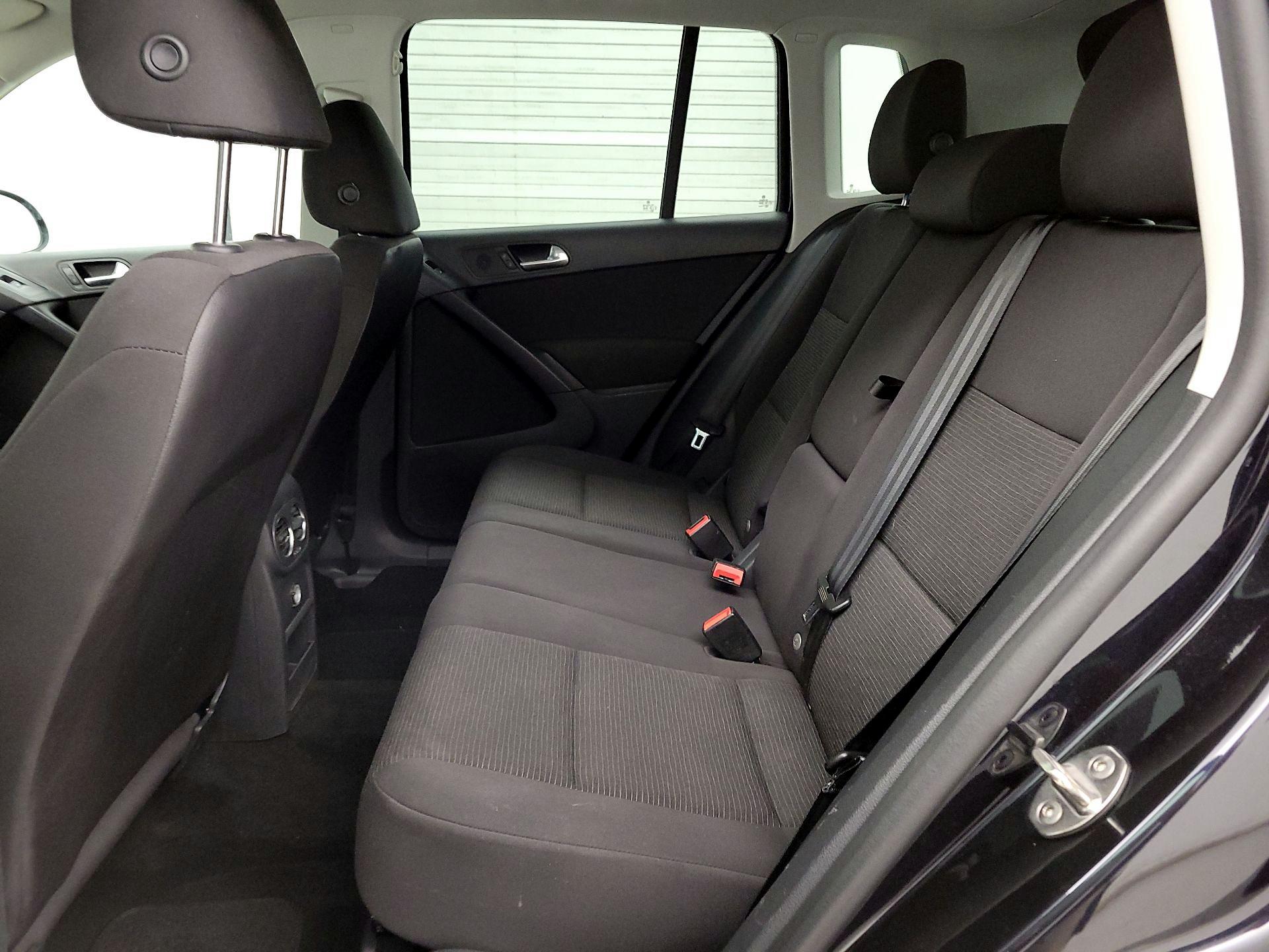 Thumbnail: 2018 Volkswagen Tiguan - 19