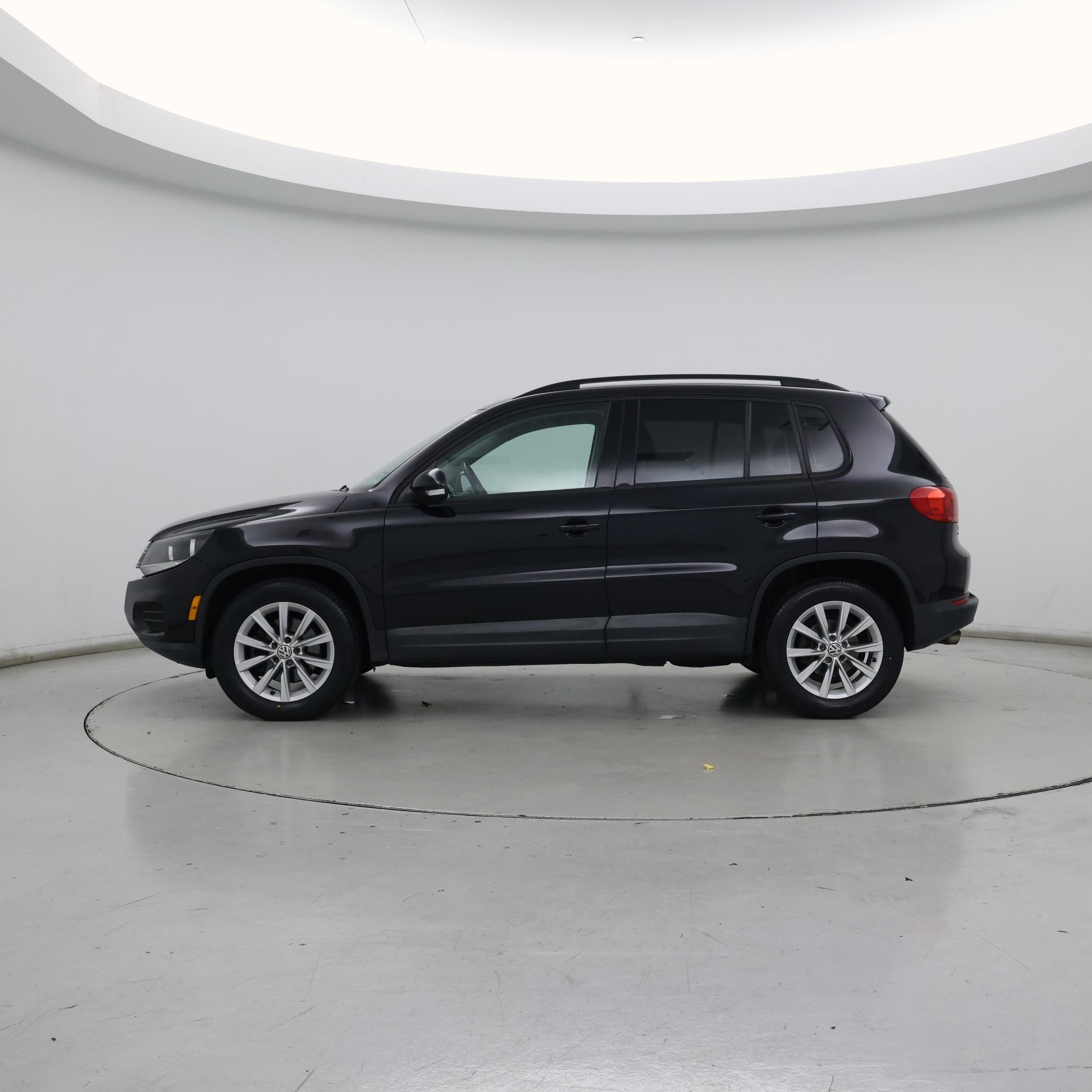 Thumbnail: 2018 Volkswagen Tiguan - 3