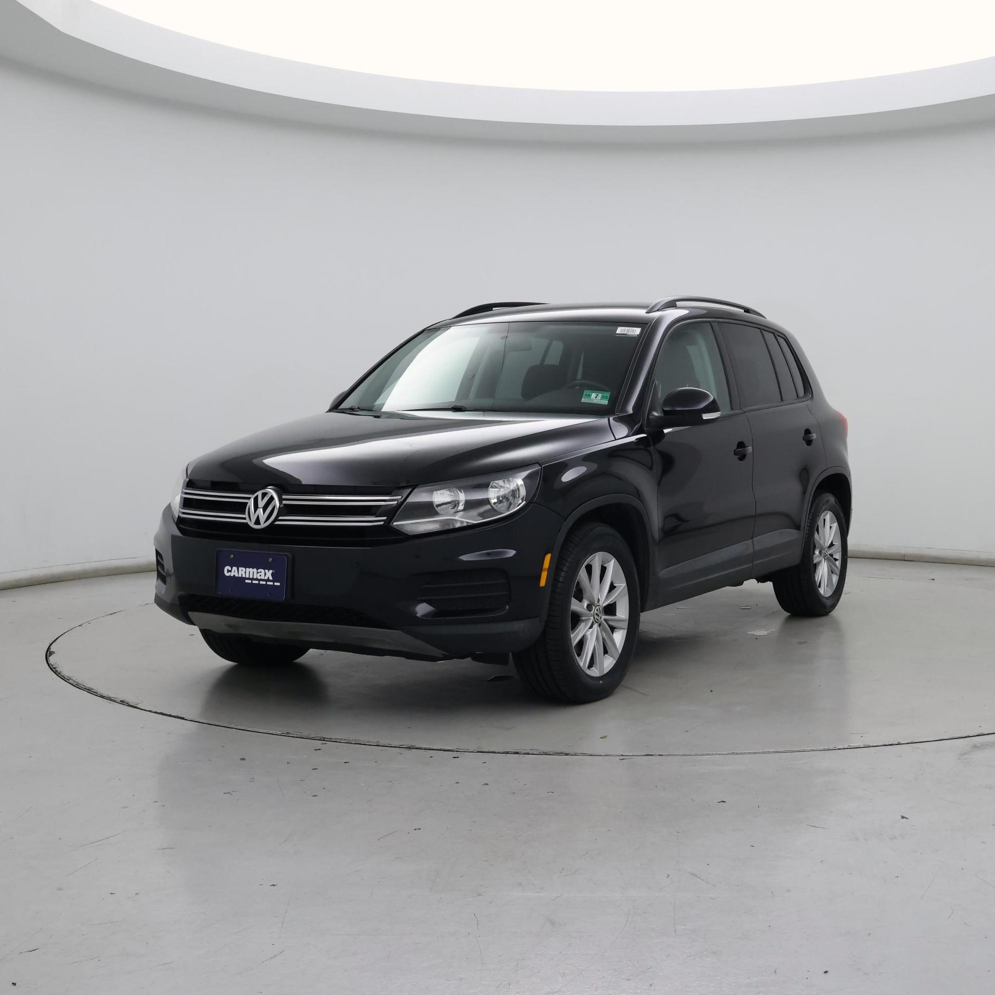 Thumbnail: 2018 Volkswagen Tiguan - 4