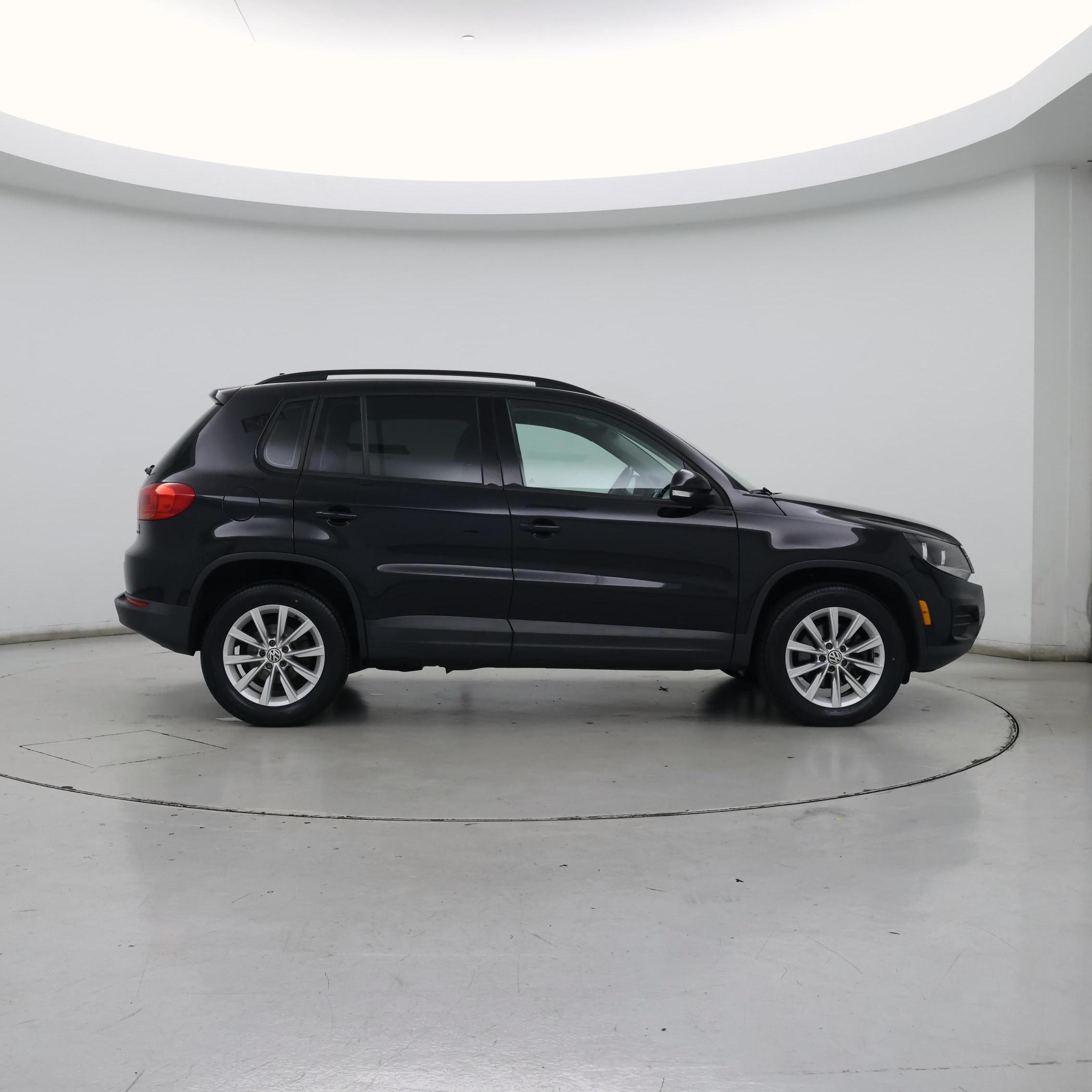 Thumbnail: 2018 Volkswagen Tiguan - 7