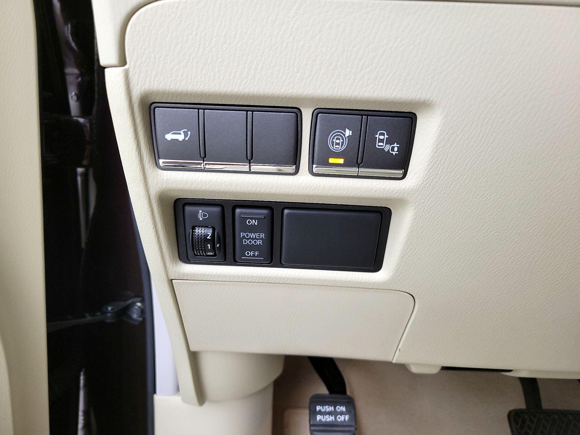 Thumbnail: 2015 INFINITI QX80 - 13