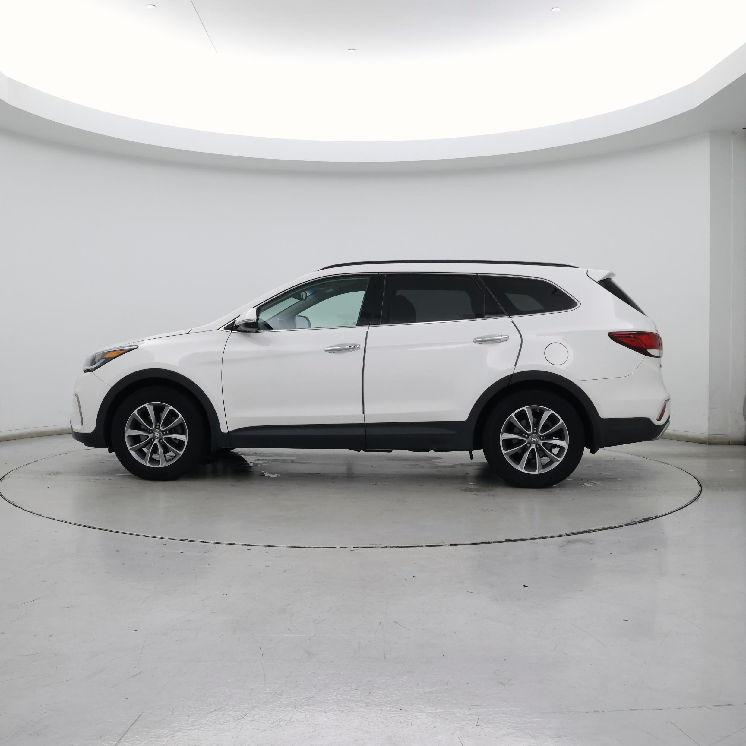 Thumbnail: 2017 Hyundai Santa Fe - 3