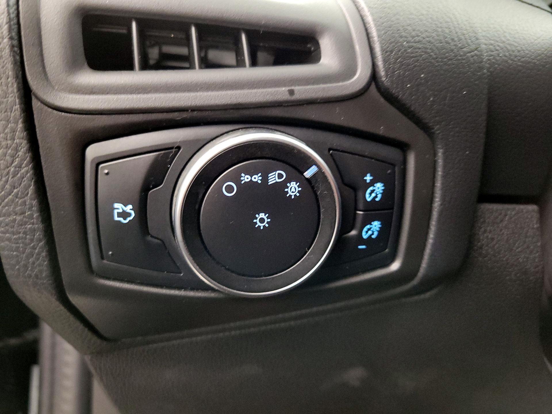 Thumbnail: 2015 Ford Focus - 13