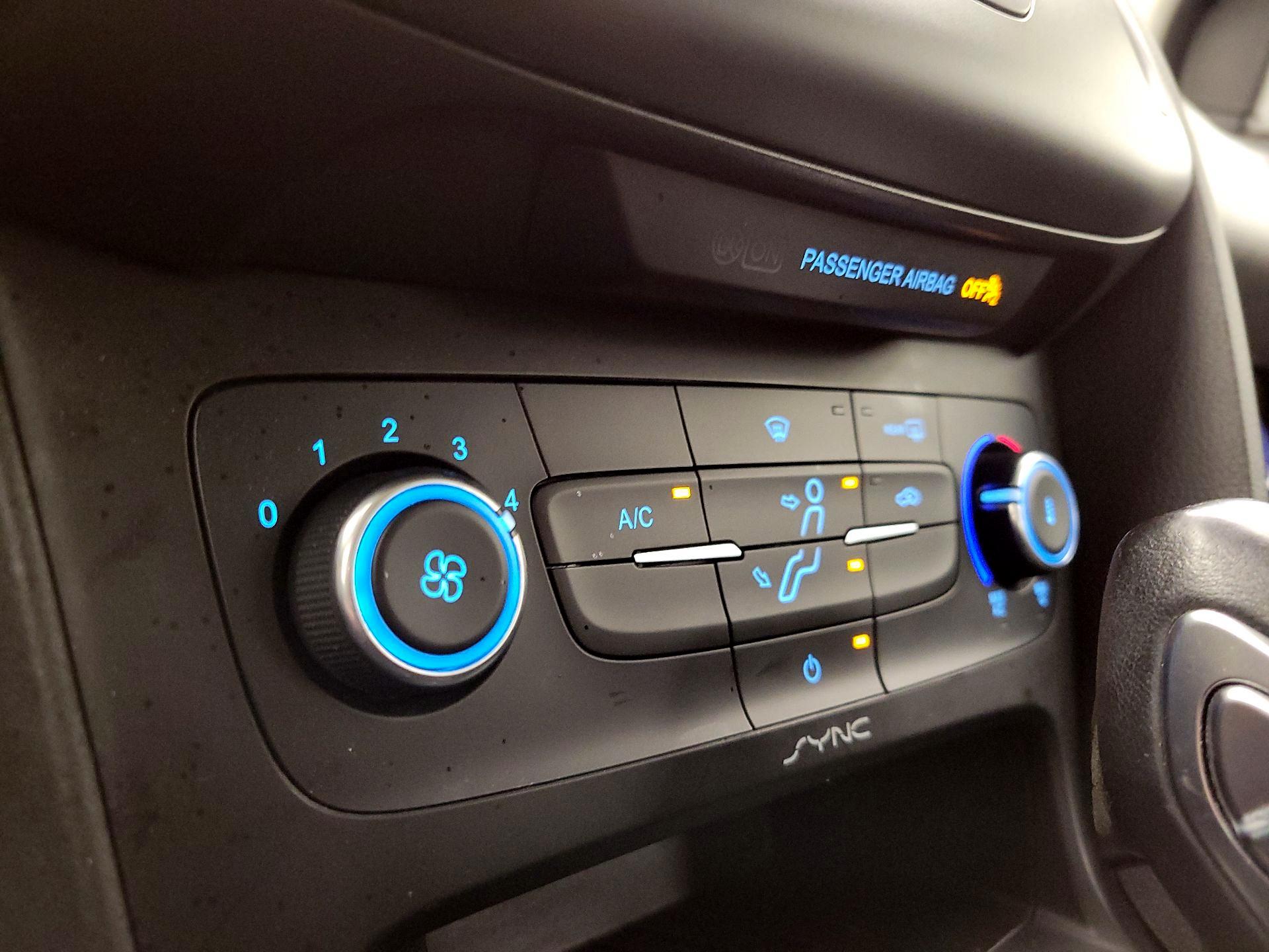 Thumbnail: 2015 Ford Focus - 16