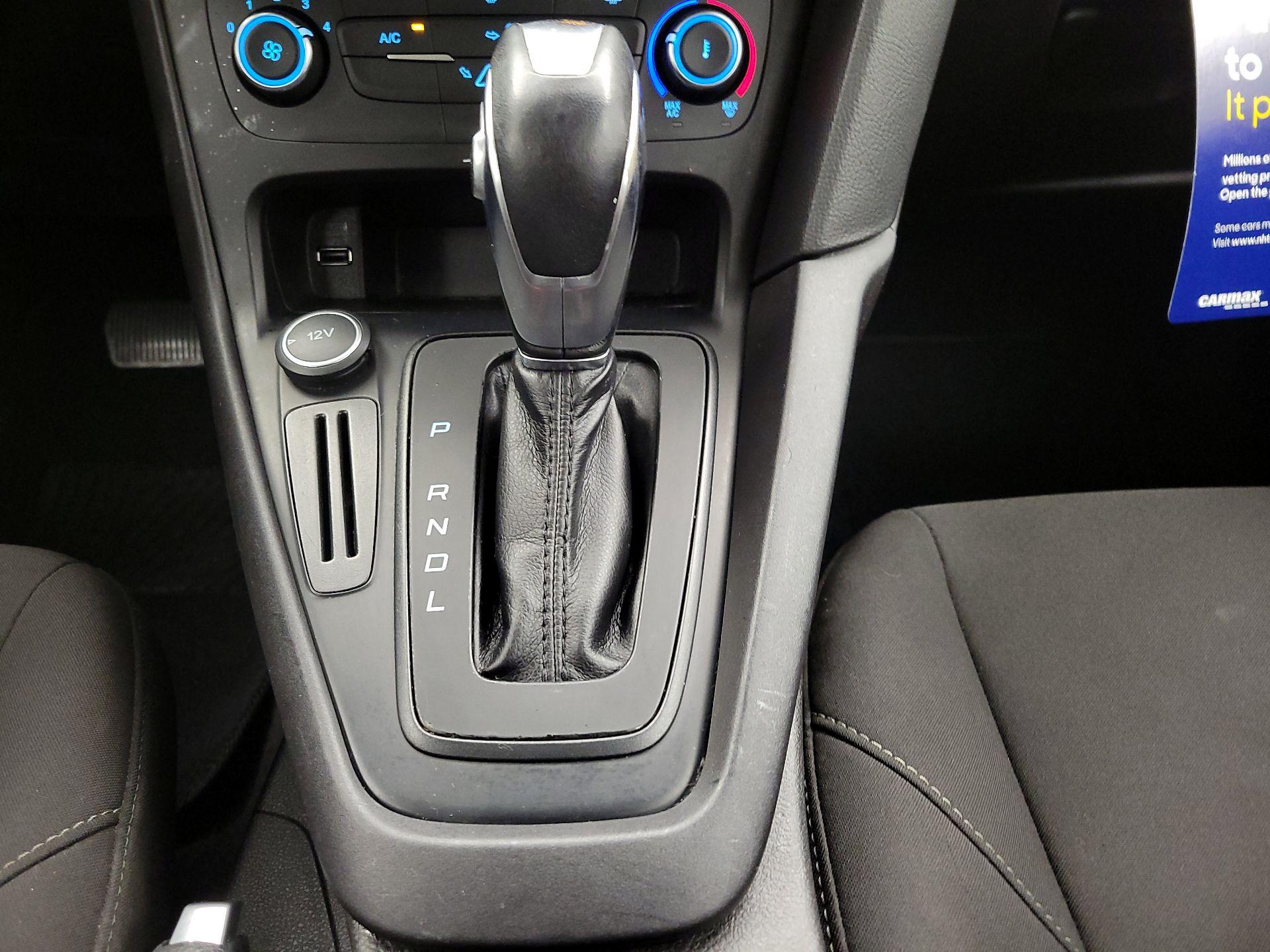 Thumbnail: 2015 Ford Focus - 17