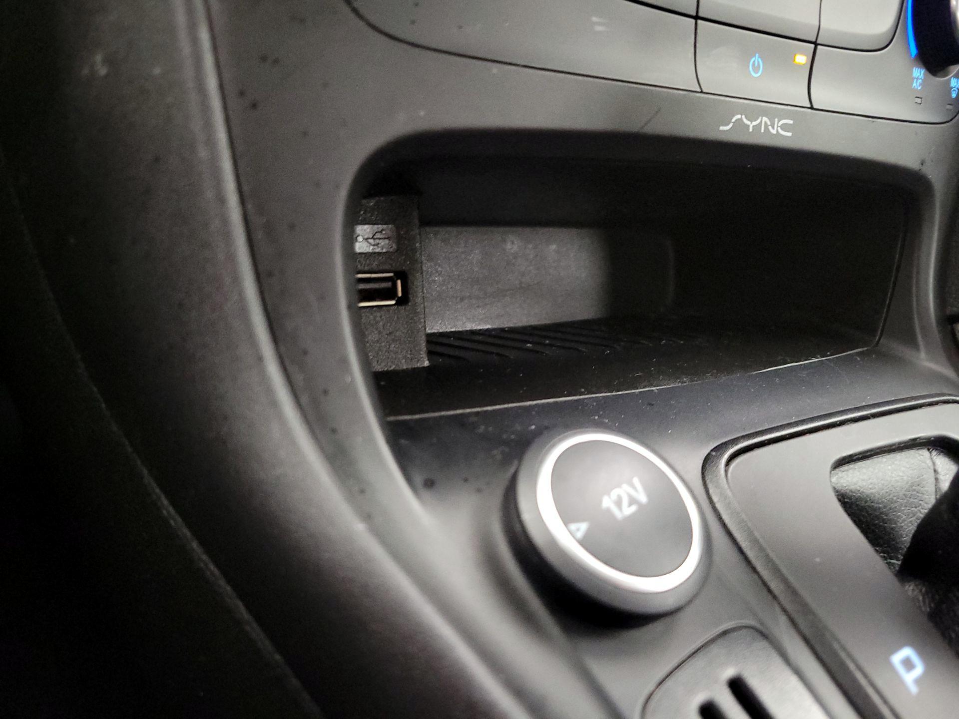 Thumbnail: 2015 Ford Focus - 18