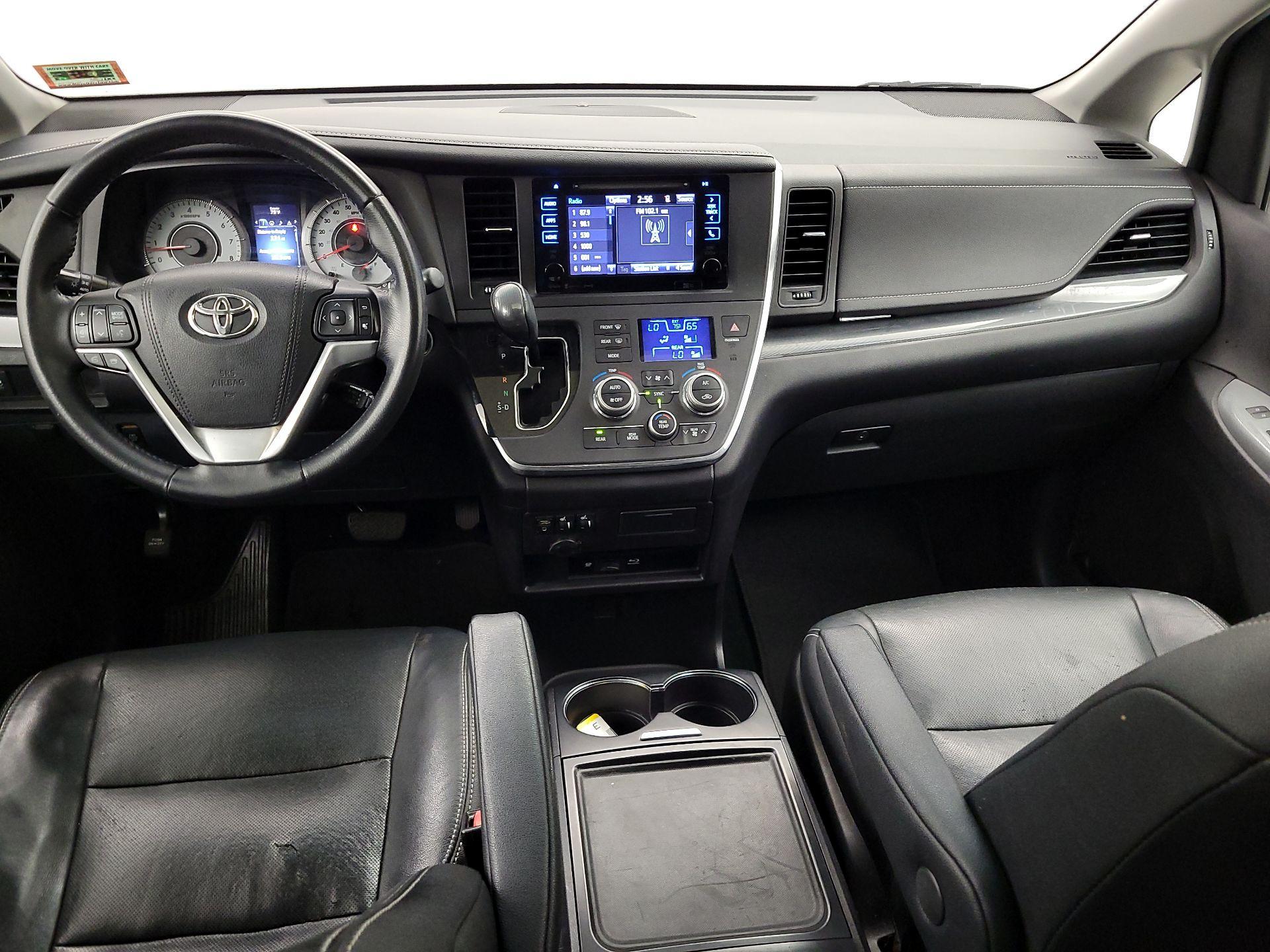 Thumbnail: 2016 Toyota Sienna - 9