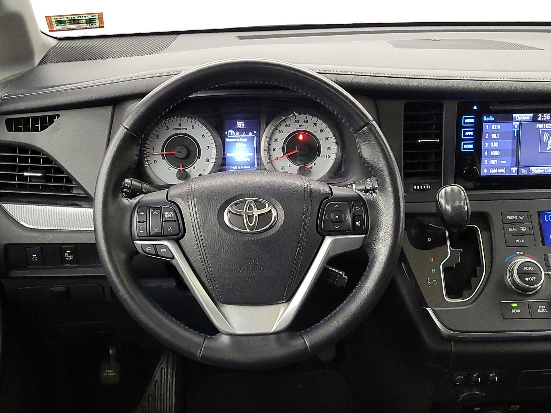 Thumbnail: 2016 Toyota Sienna - 10