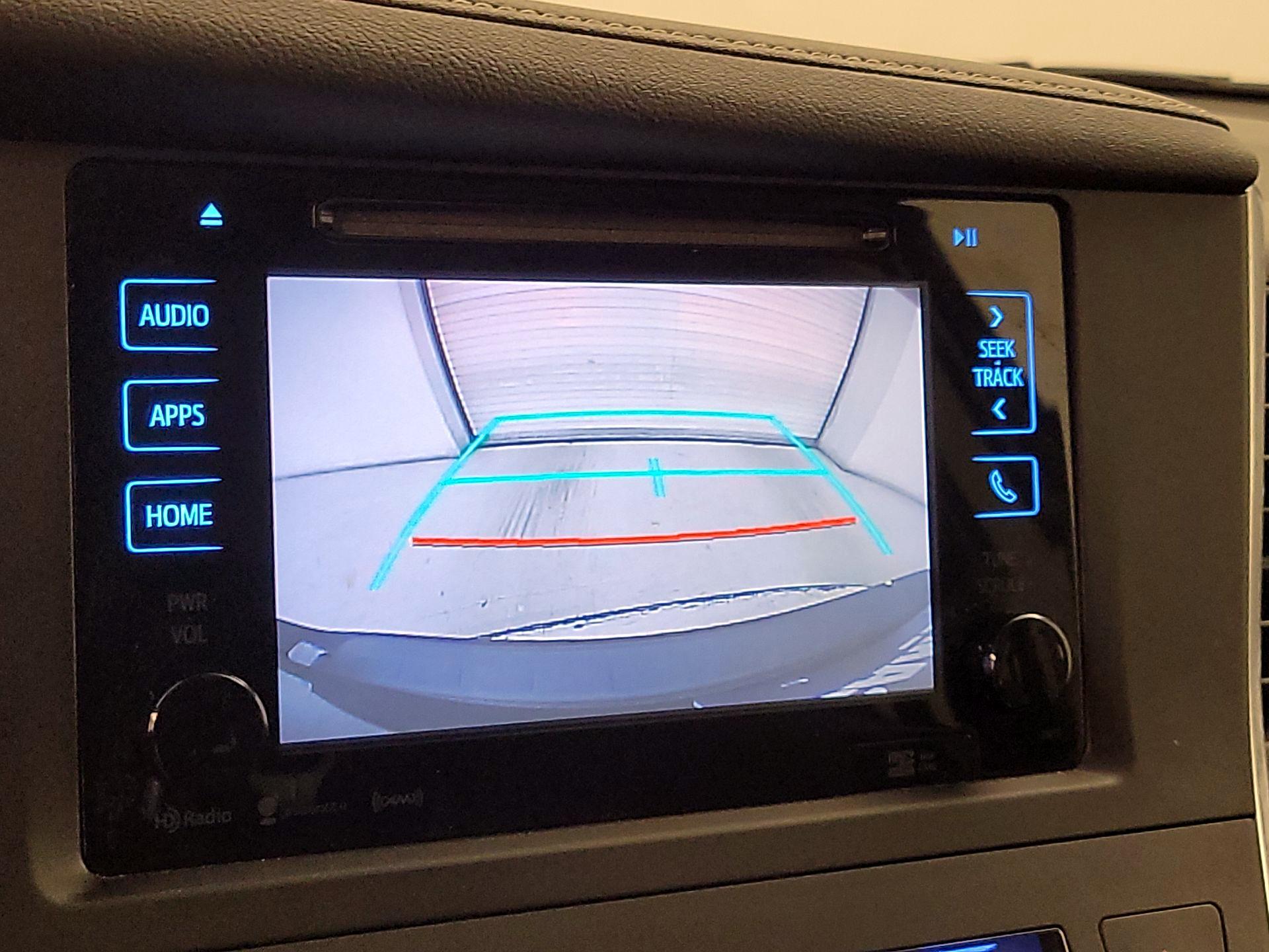 Thumbnail: 2016 Toyota Sienna - 14