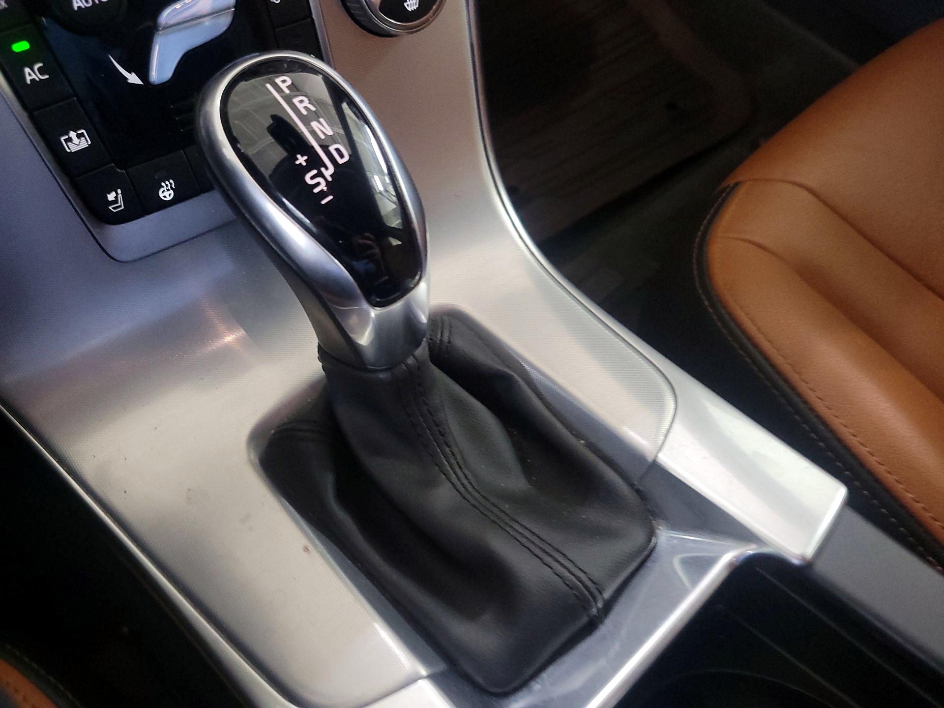 Thumbnail: 2018 Volvo S60 - 18