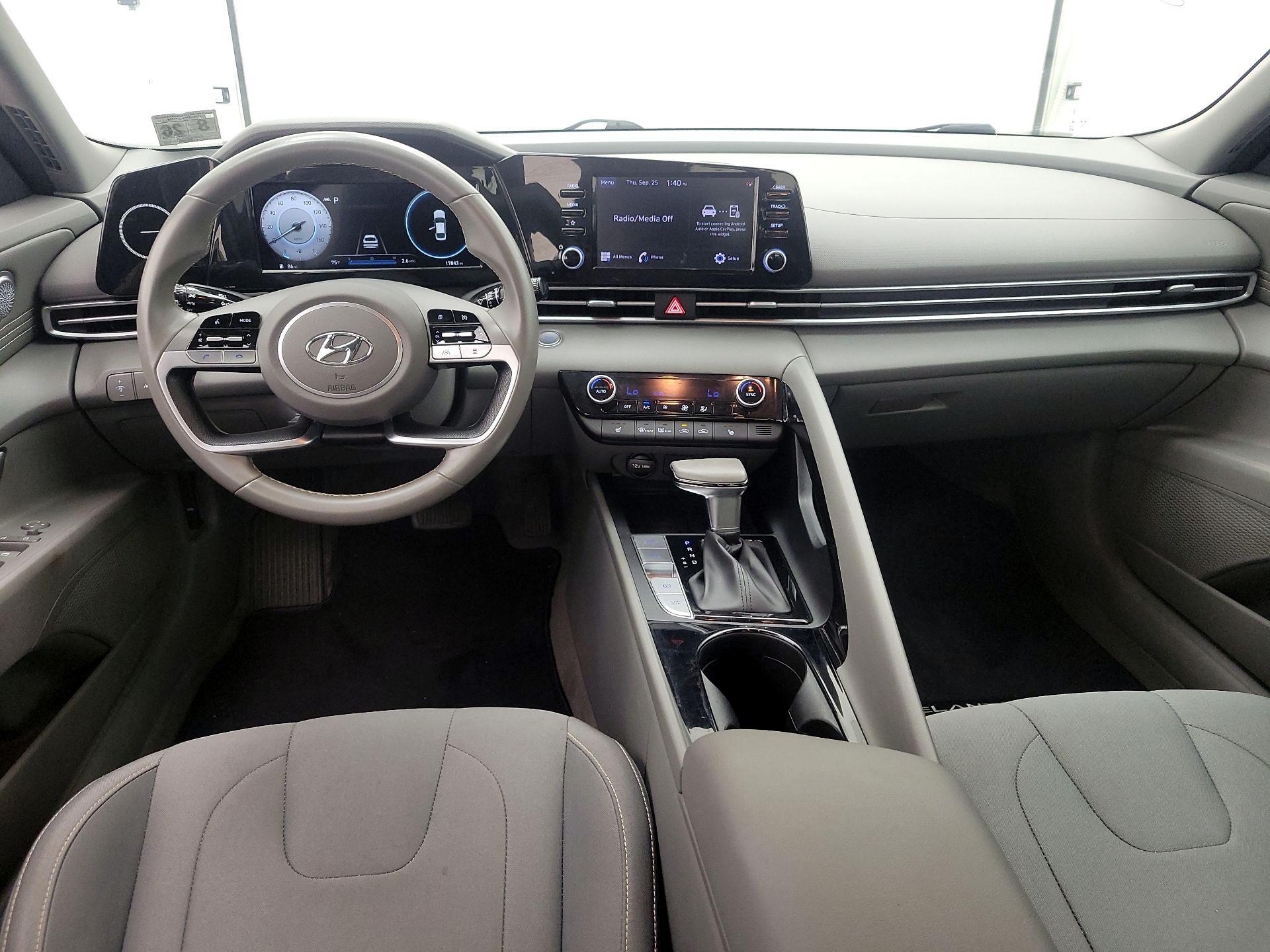 Thumbnail: 2022 Hyundai Elantra - 9