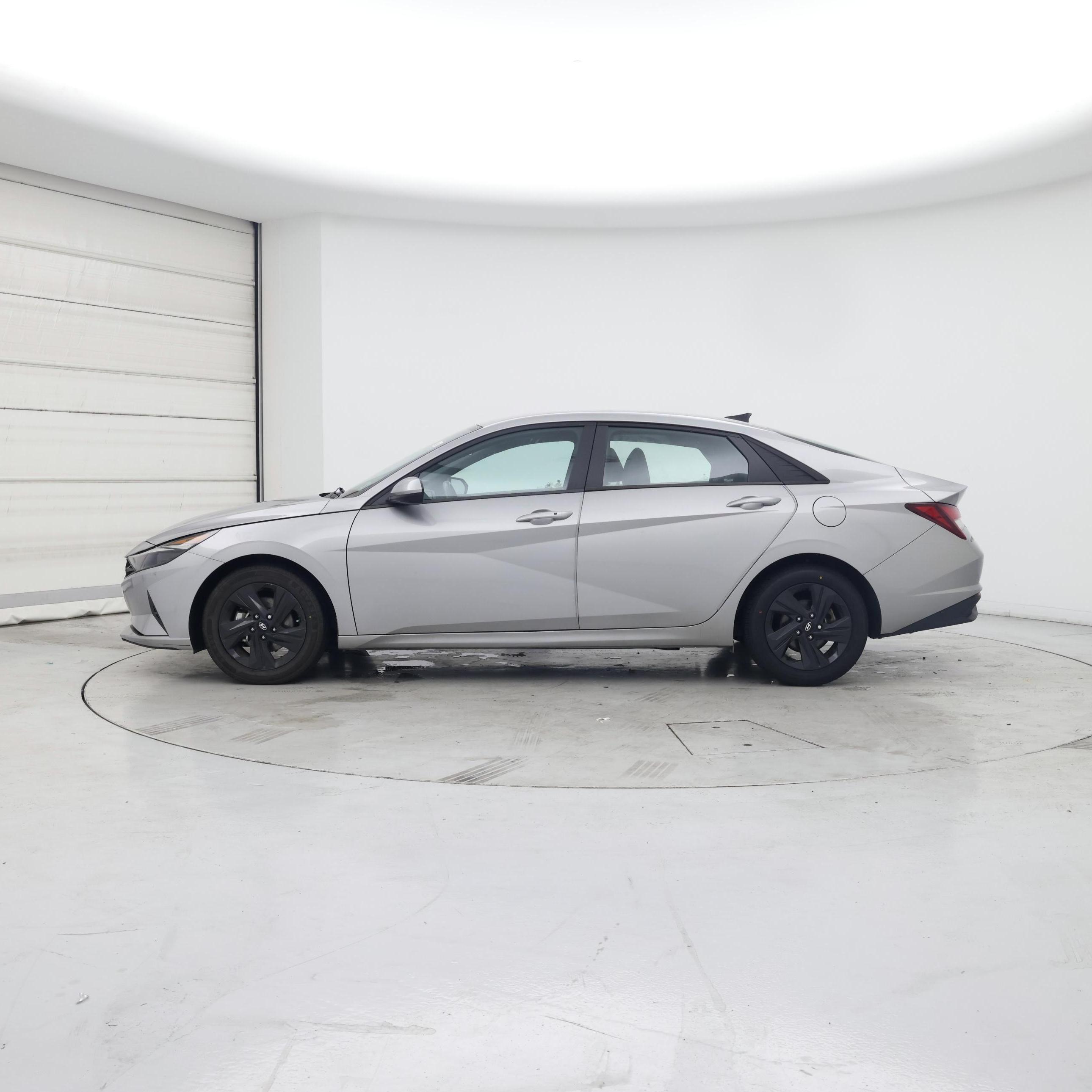 Thumbnail: 2022 Hyundai Elantra - 3
