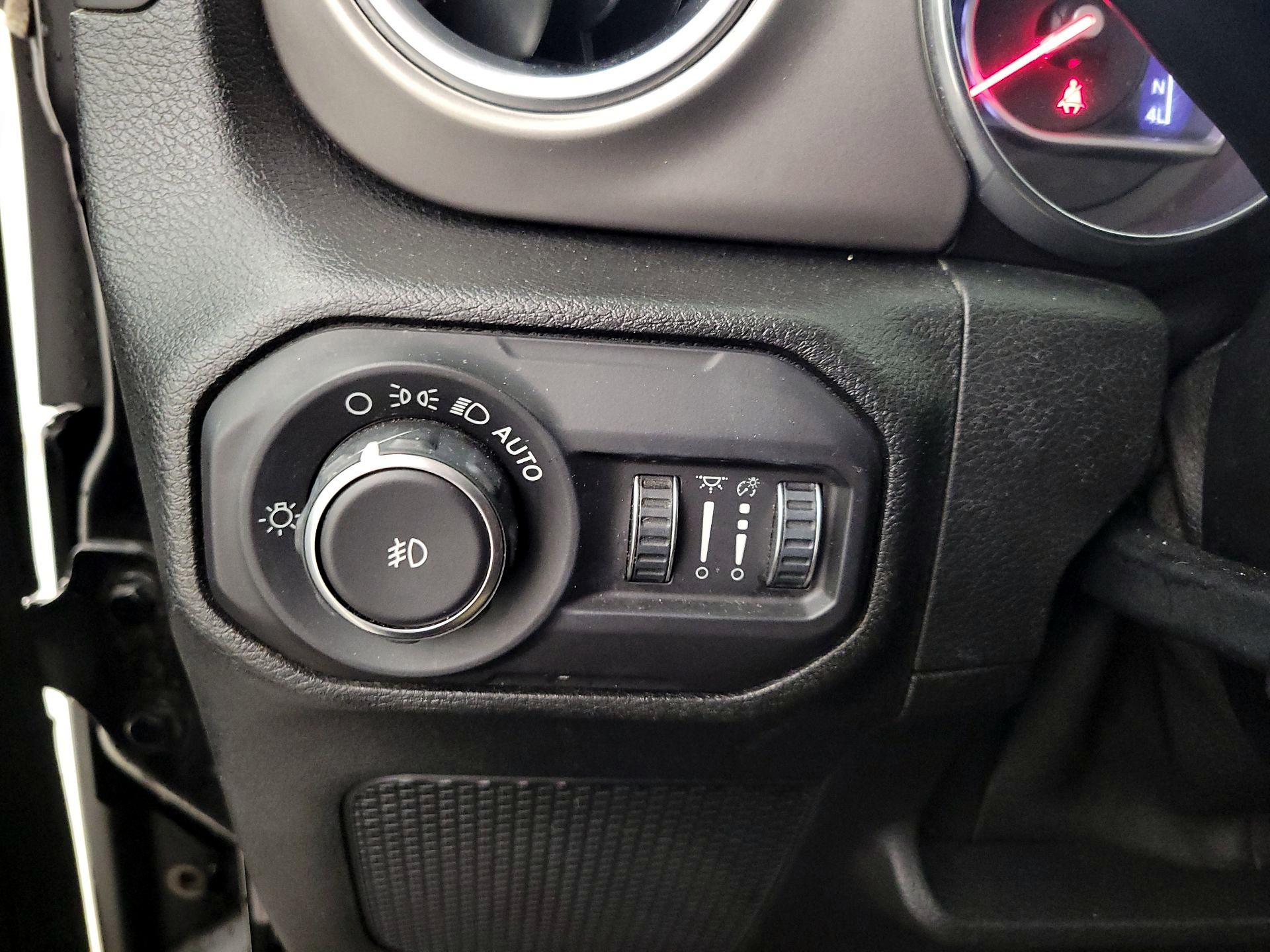 Thumbnail: 2018 Jeep Wrangler - 13