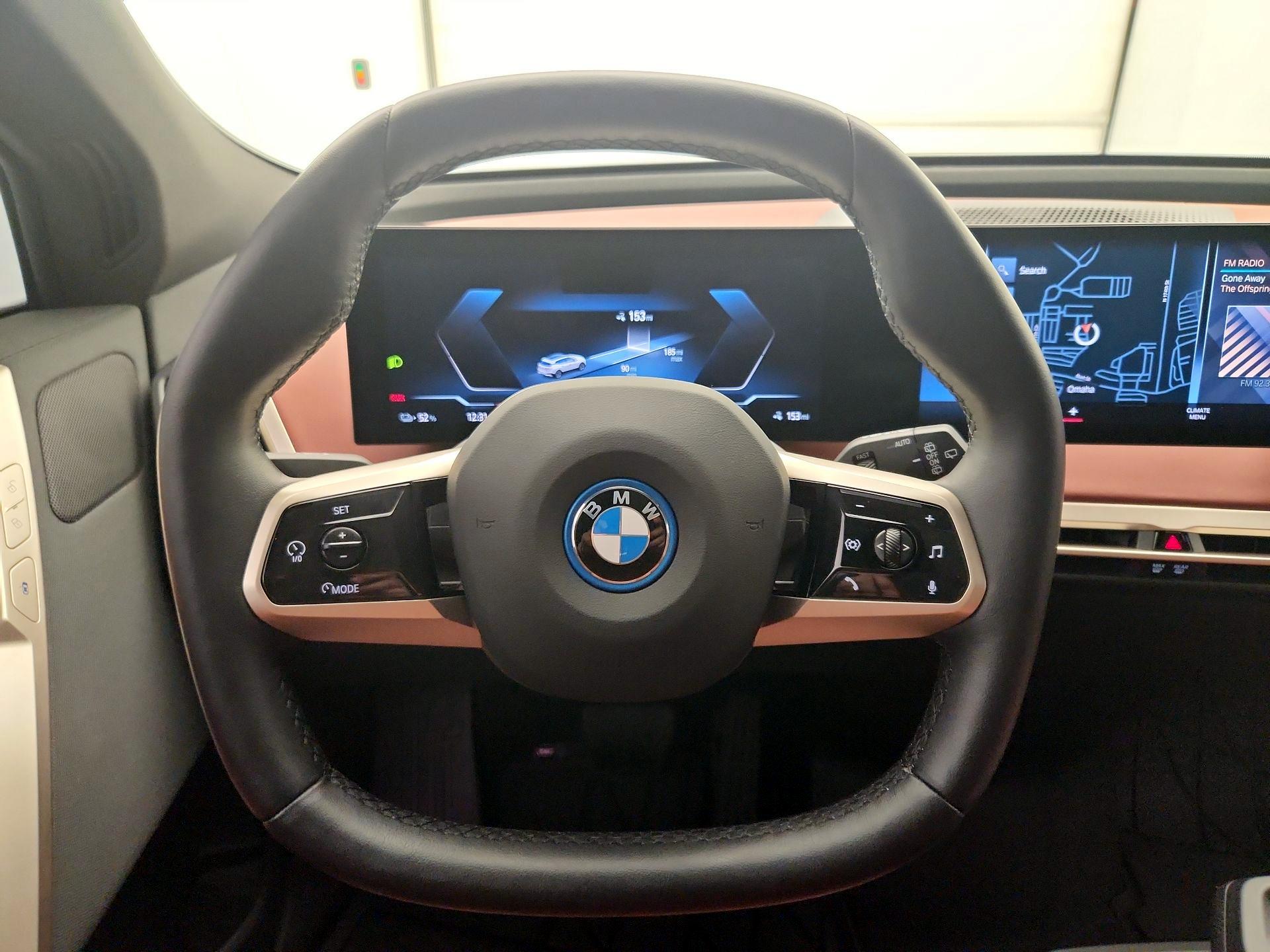 Thumbnail: 2022 BMW iX - 10