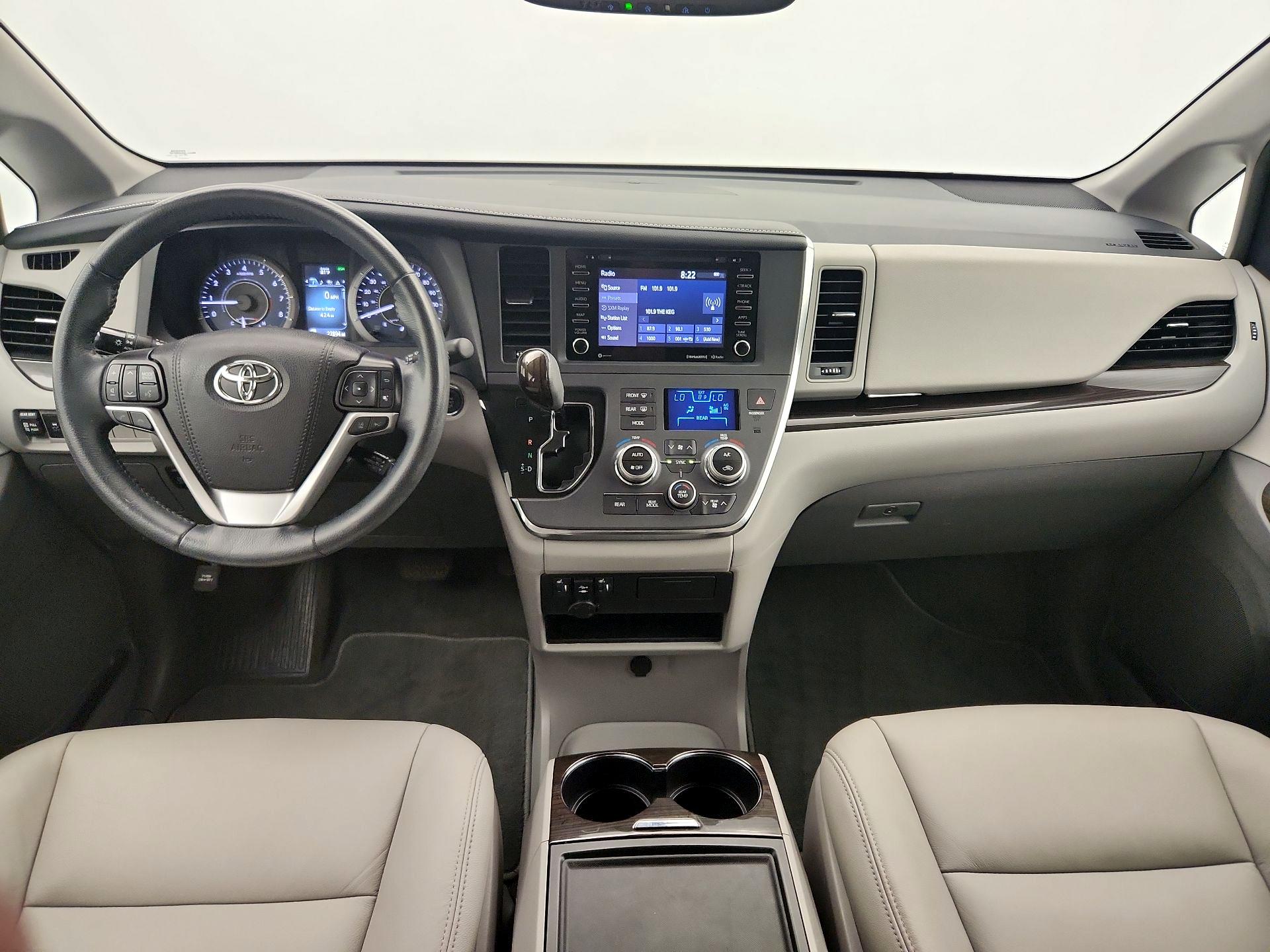 Thumbnail: 2019 Toyota Sienna - 9