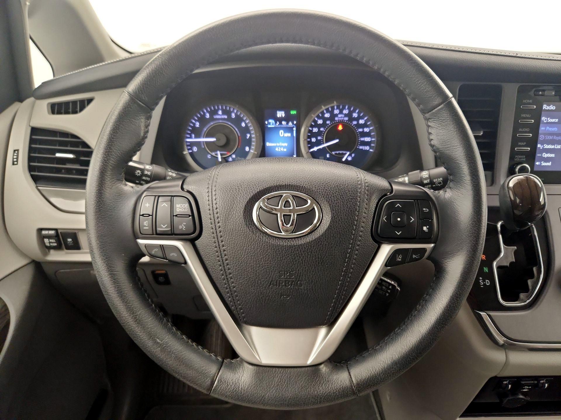 Thumbnail: 2019 Toyota Sienna - 10