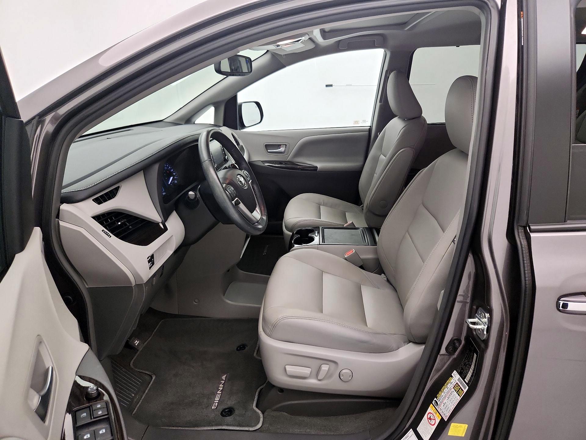 Thumbnail: 2019 Toyota Sienna - 11