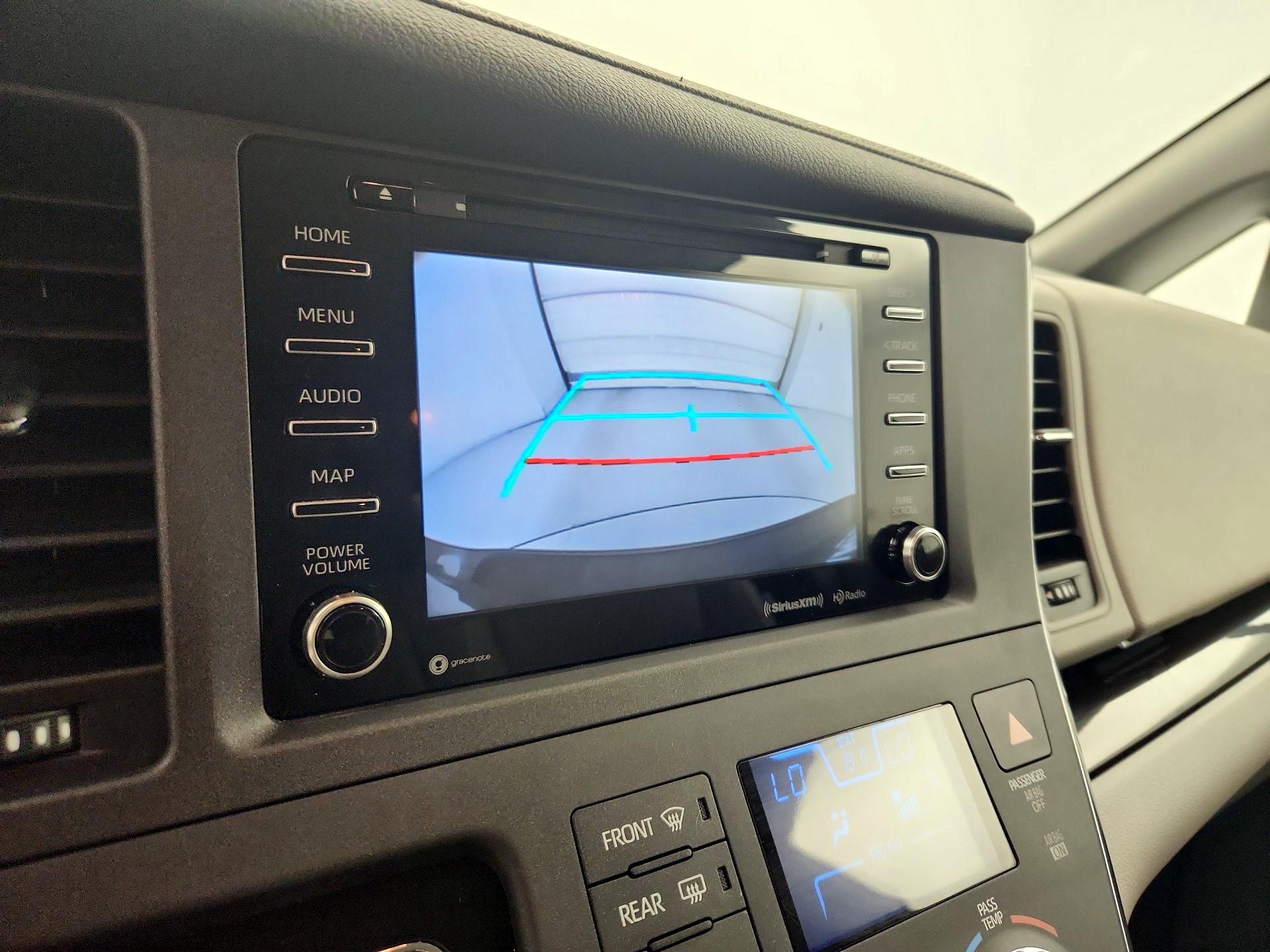 Thumbnail: 2019 Toyota Sienna - 14