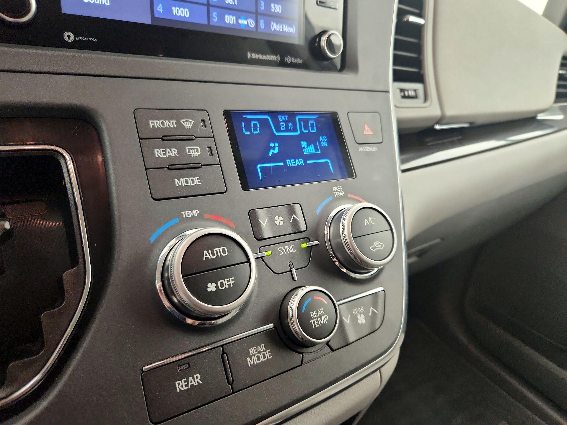 Thumbnail: 2019 Toyota Sienna - 16