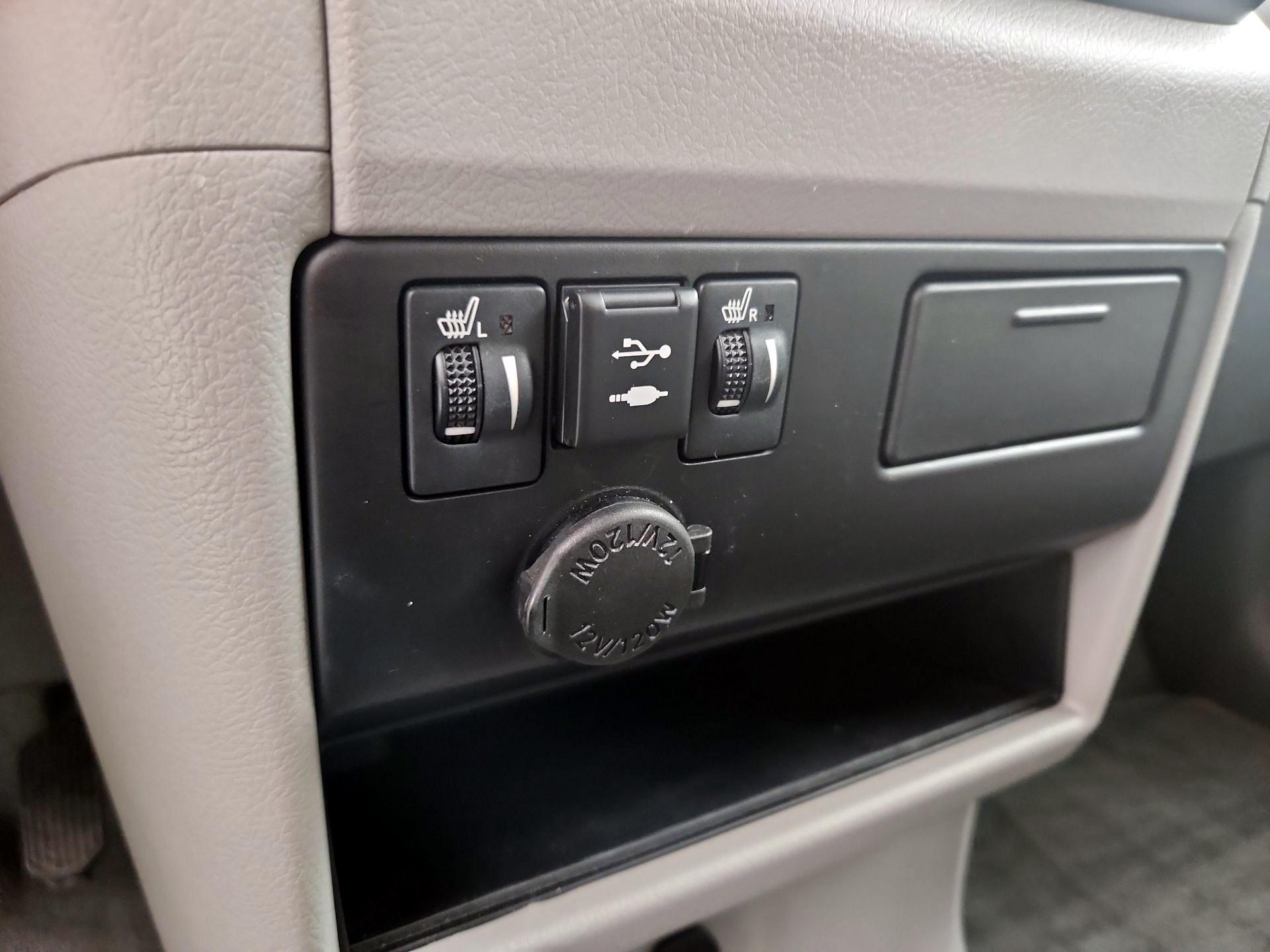 Thumbnail: 2019 Toyota Sienna - 18
