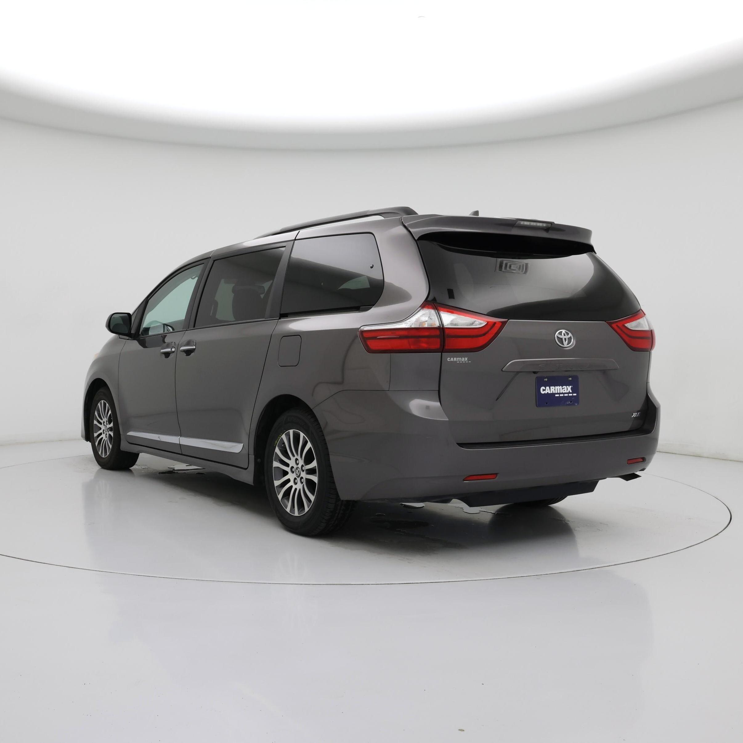 Thumbnail: 2019 Toyota Sienna - 2