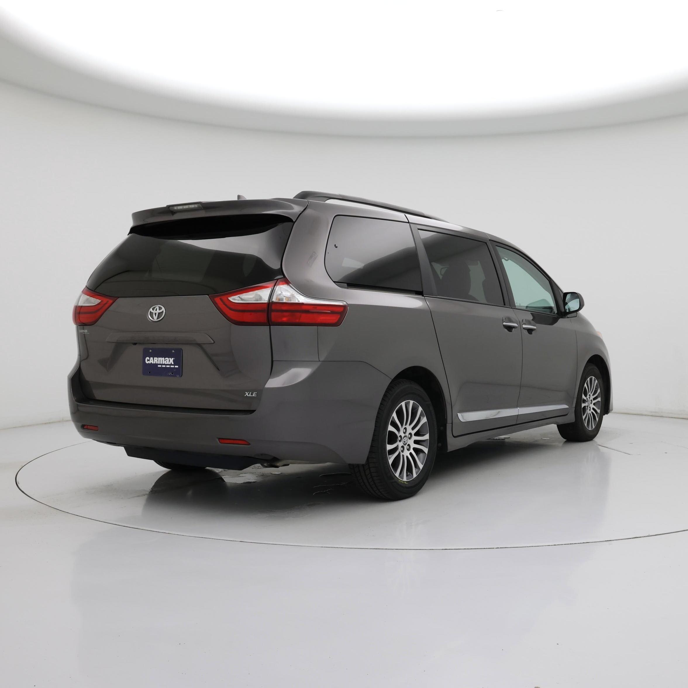 Thumbnail: 2019 Toyota Sienna - 8