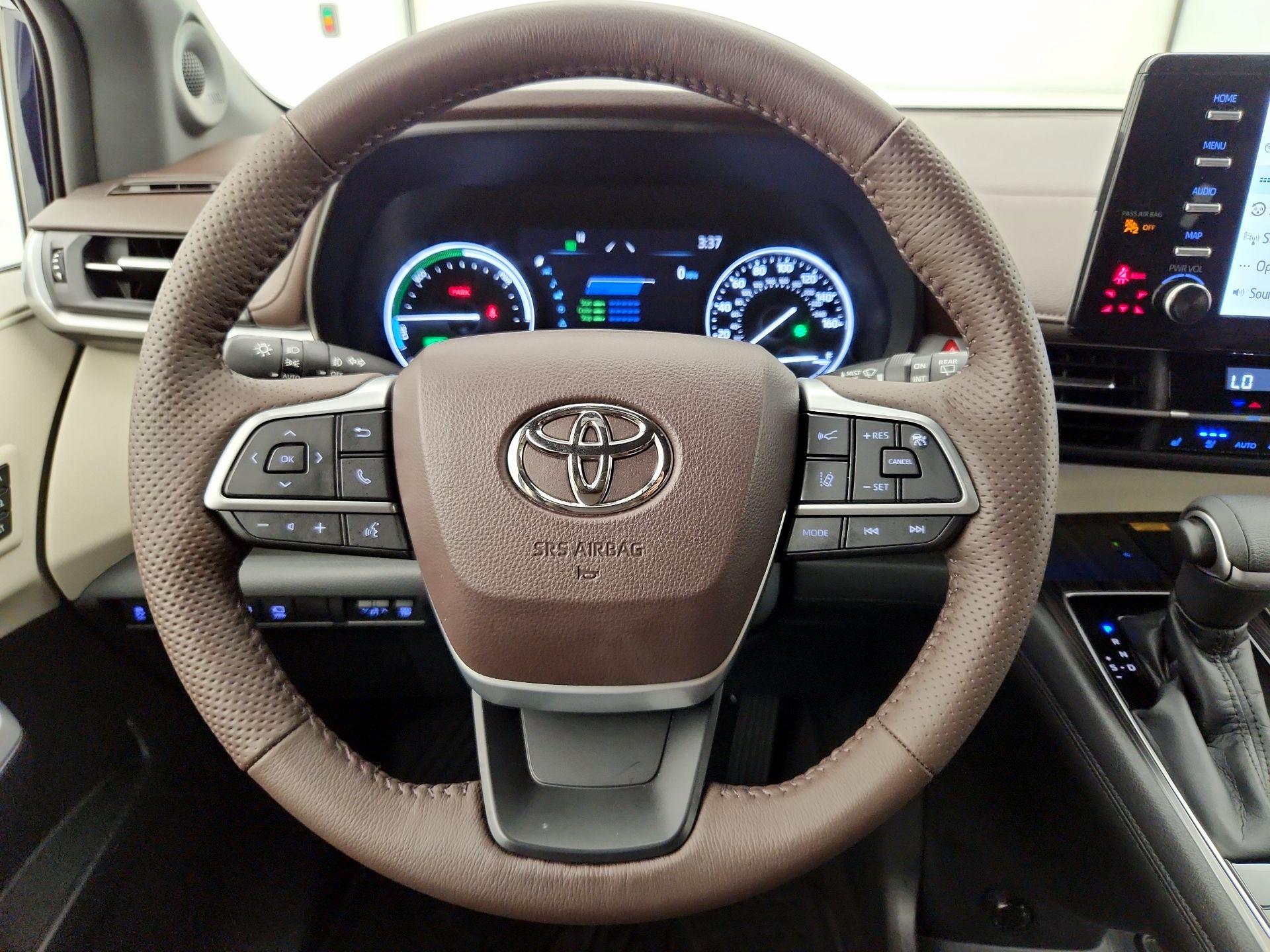 Thumbnail: 2021 Toyota Sienna - 10