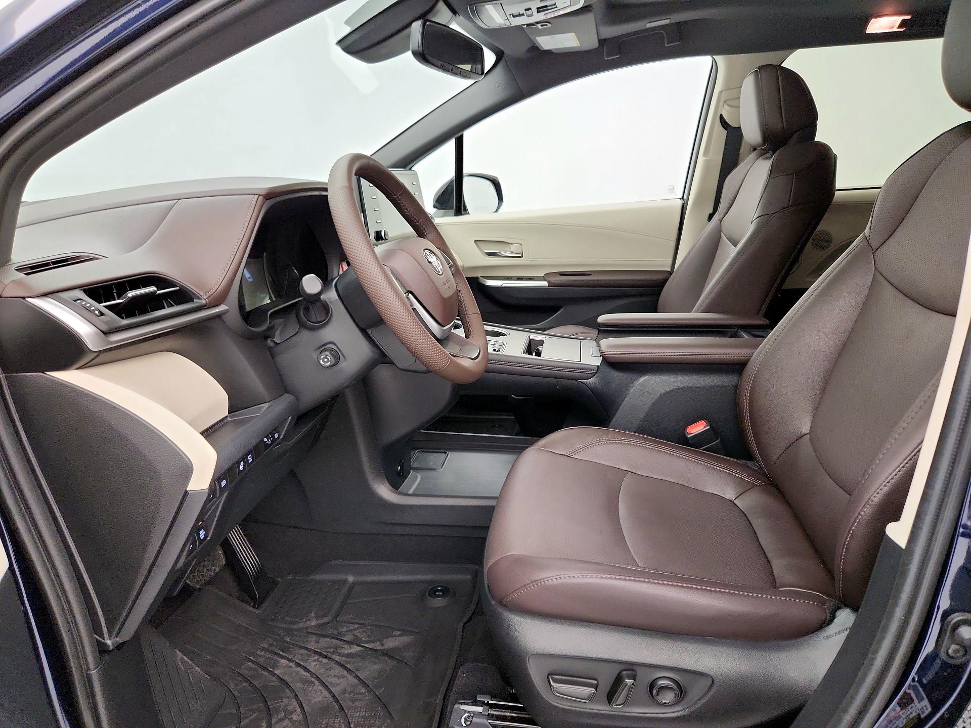 Thumbnail: 2021 Toyota Sienna - 11