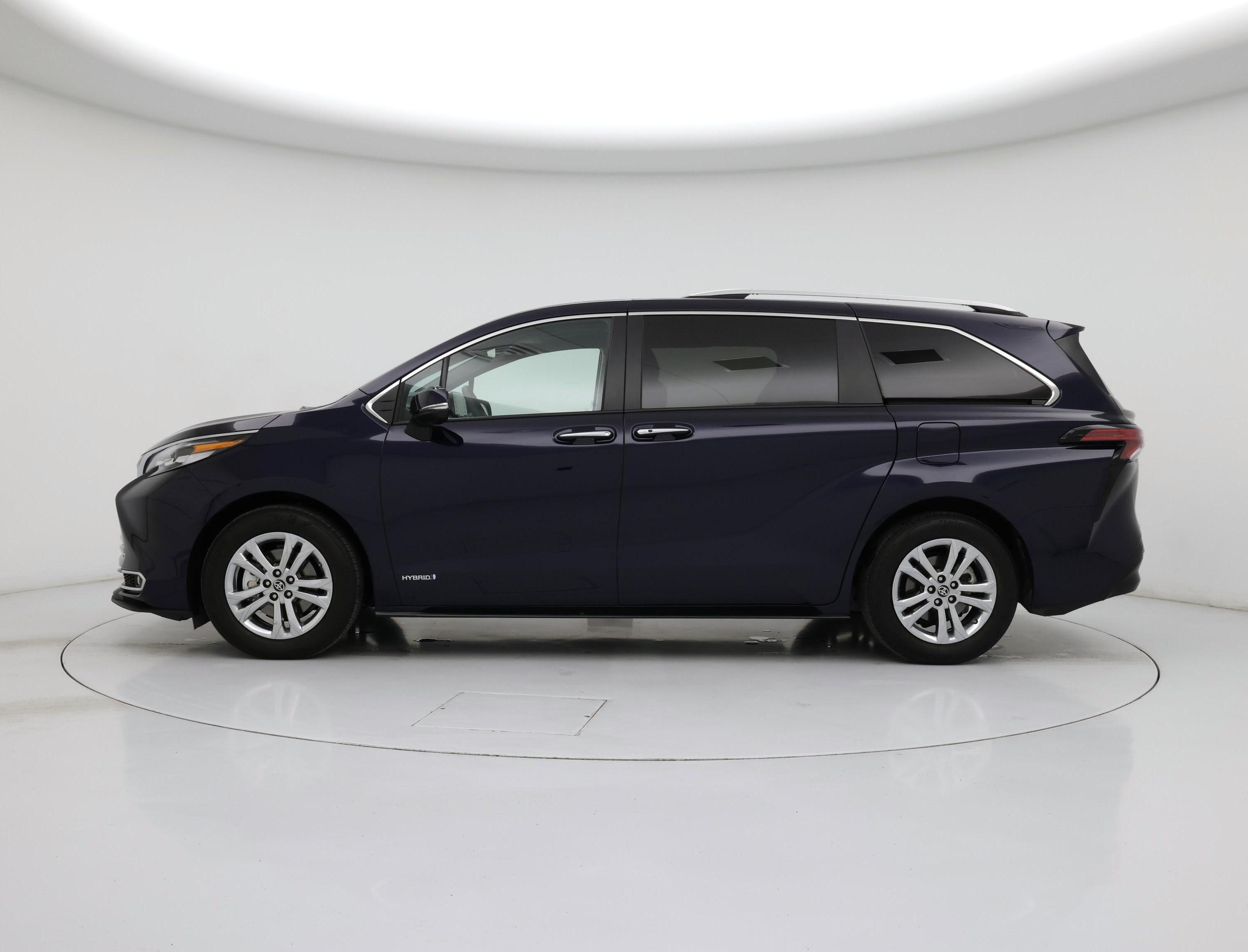 Thumbnail: 2021 Toyota Sienna - 3