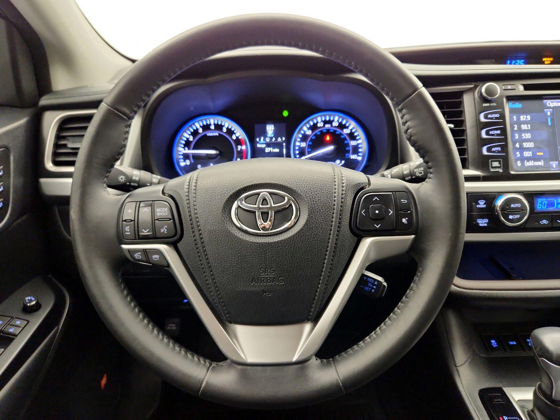 Thumbnail: 2015 Toyota Highlander - 10