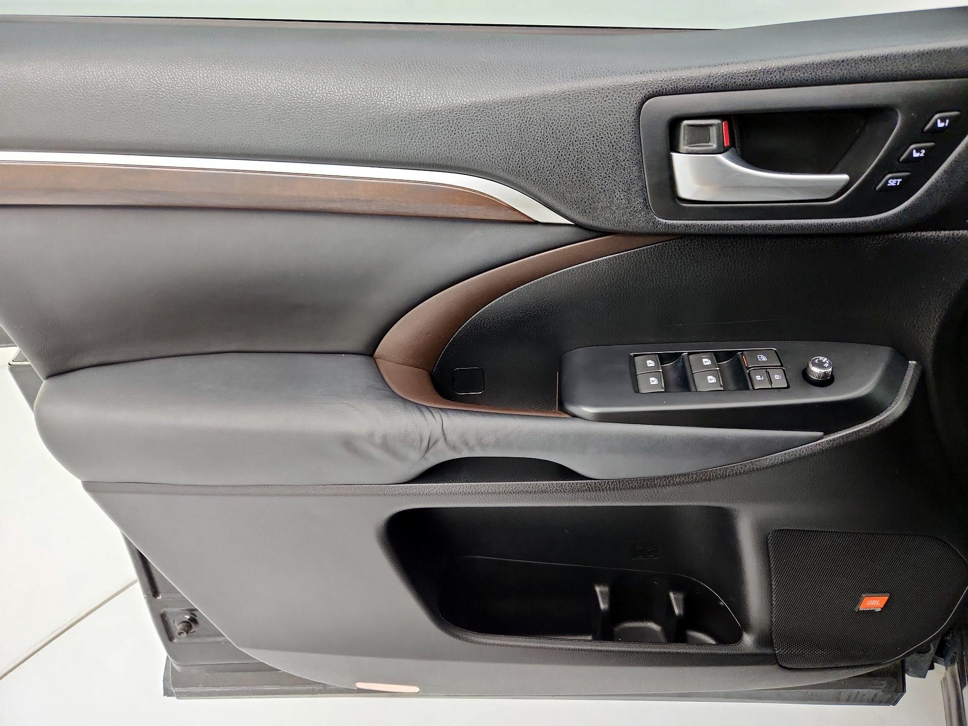 Thumbnail: 2015 Toyota Highlander - 12
