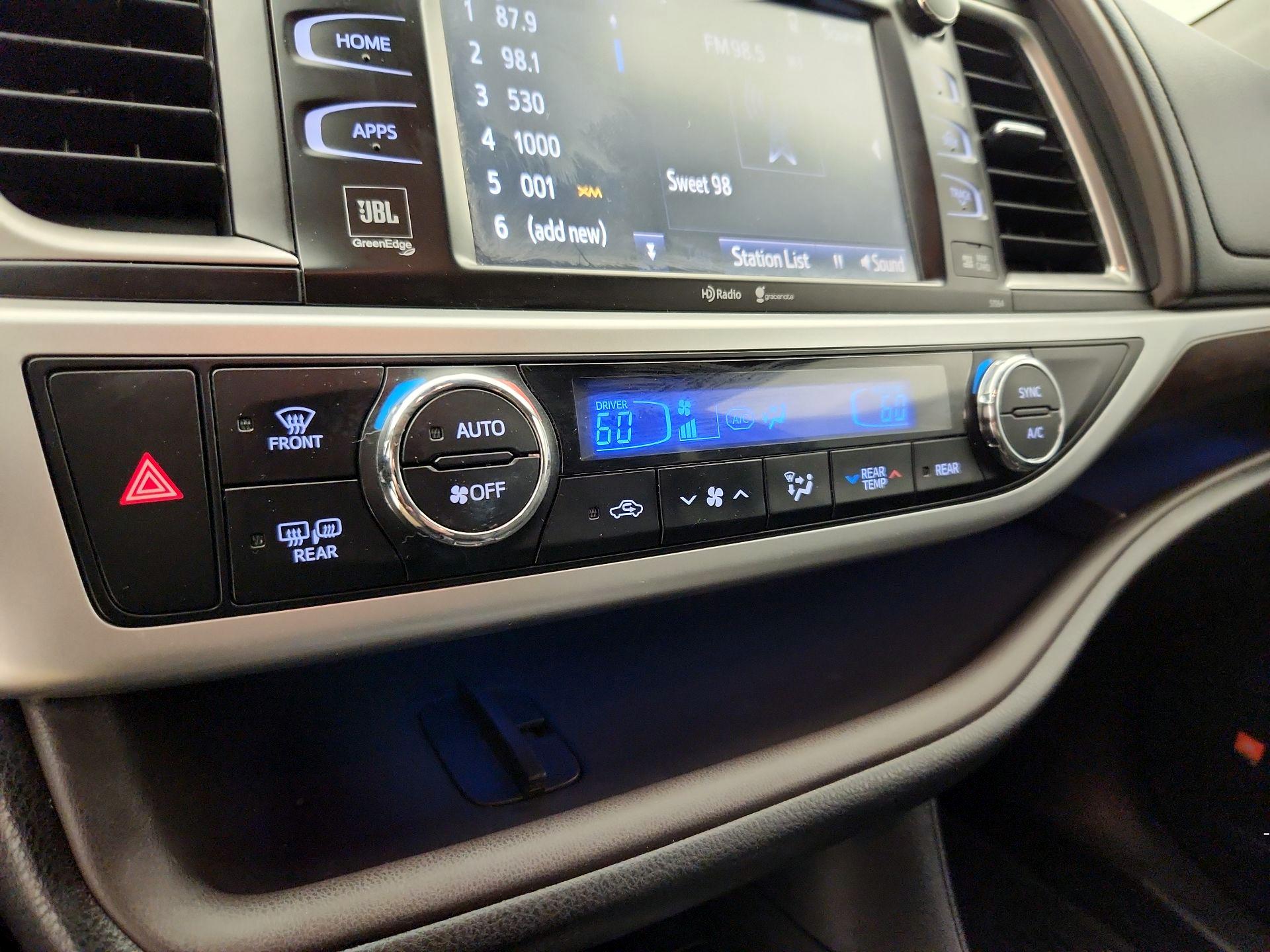 Thumbnail: 2015 Toyota Highlander - 17