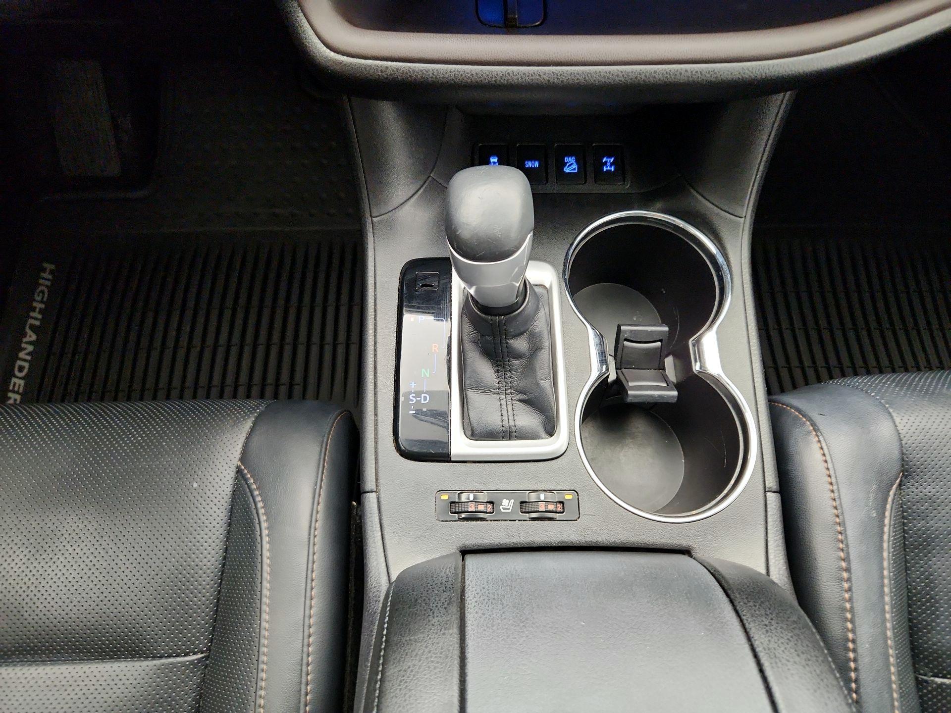 Thumbnail: 2015 Toyota Highlander - 18