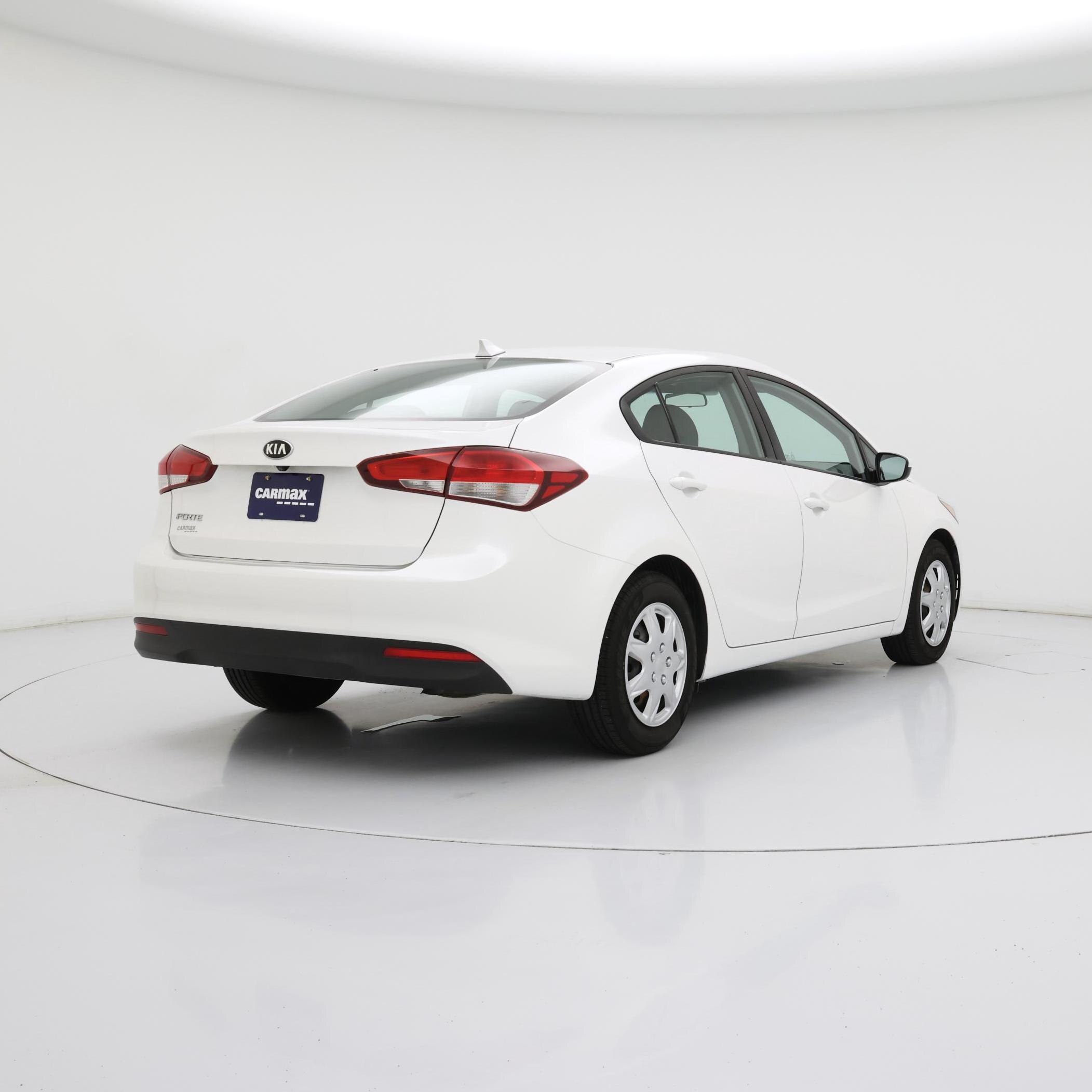 Thumbnail: 2017 Kia Forte - 8