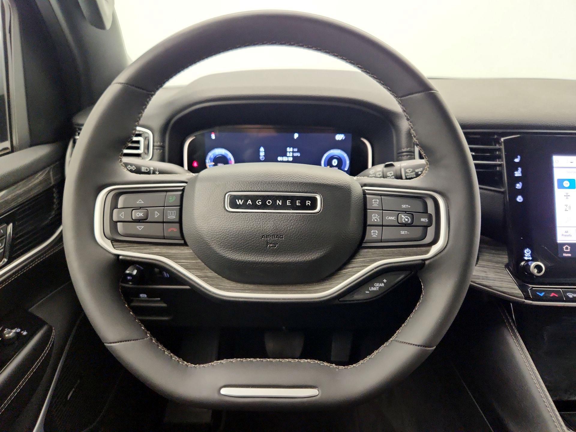 Thumbnail: 2022 Jeep Wagoneer - 10