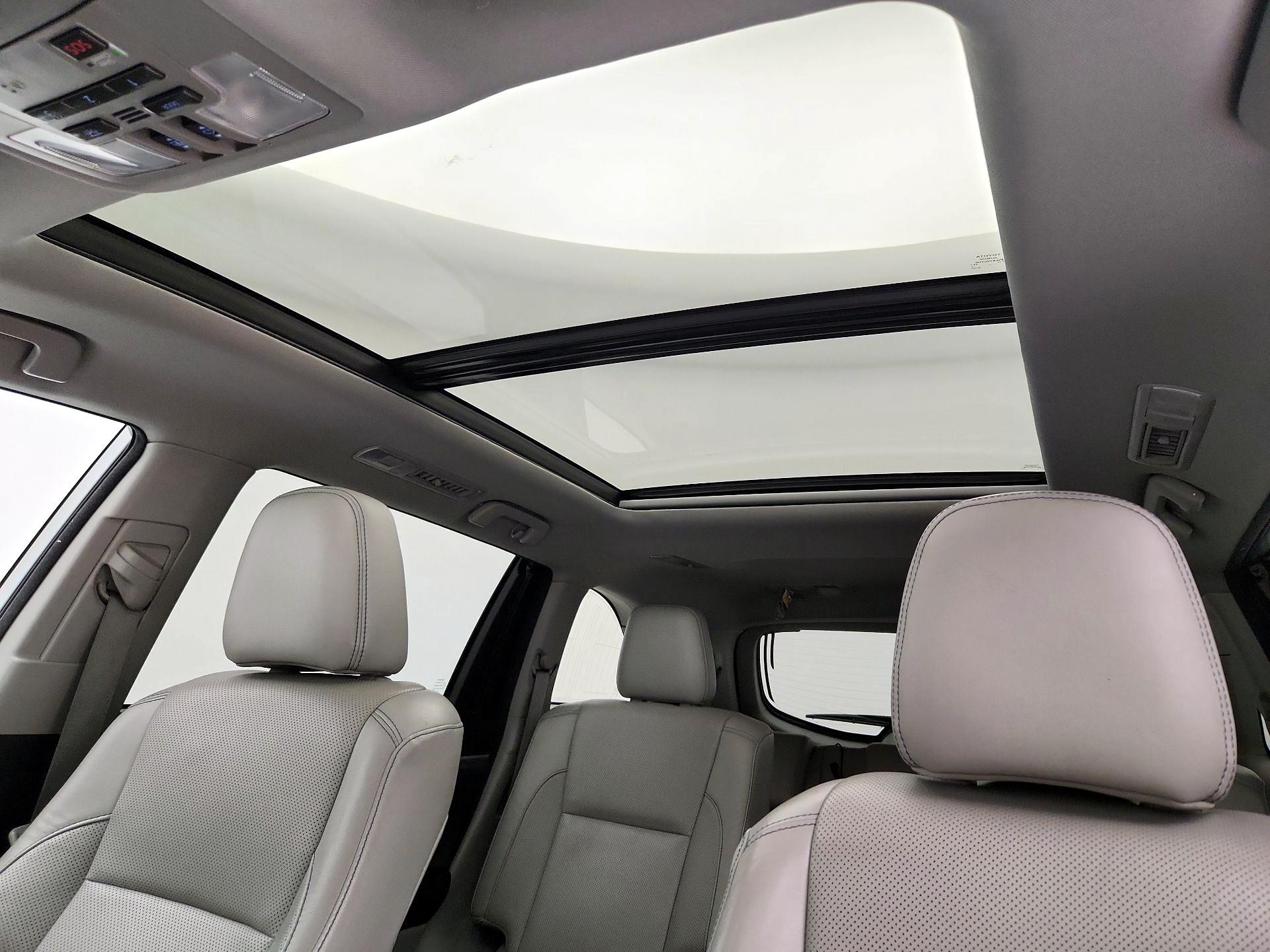 Thumbnail: 2018 Toyota Highlander - 20